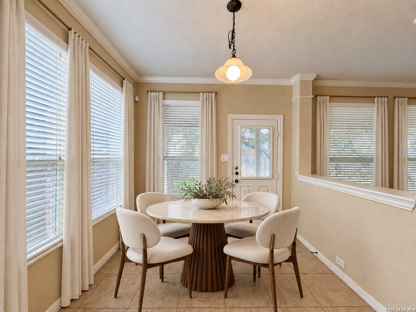 Eat-In Kitchen