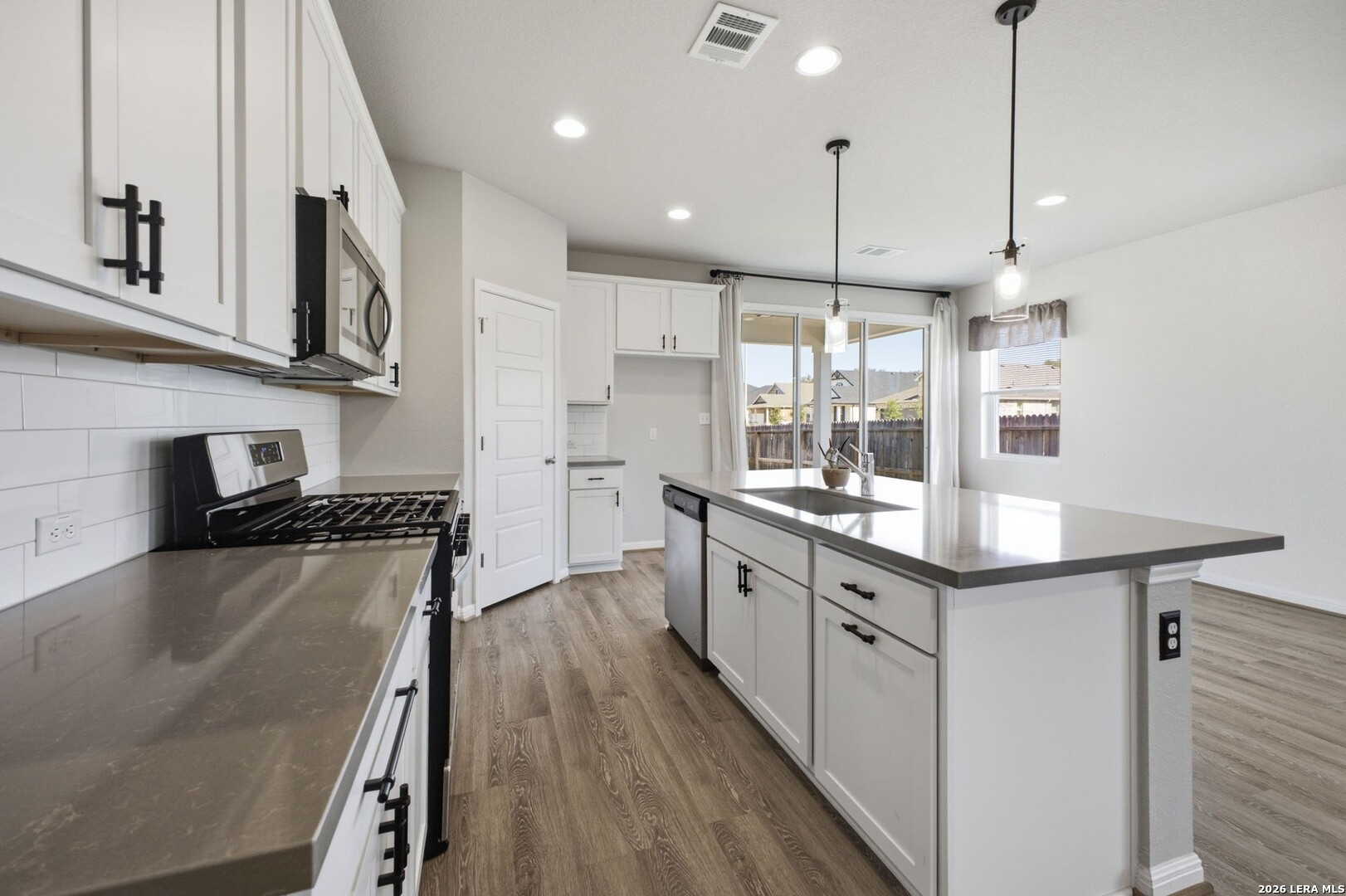 104 LADOLIA LN, San Marcos, TX 78666