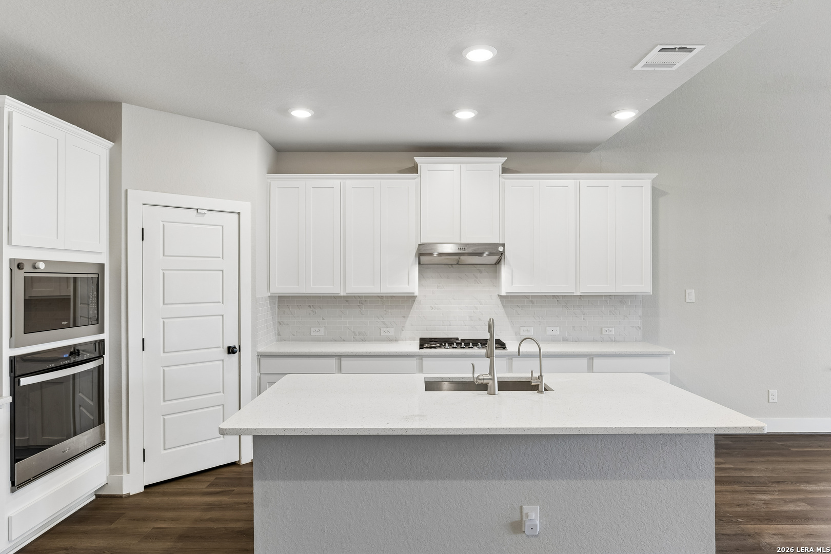 Eat-In Kitchen