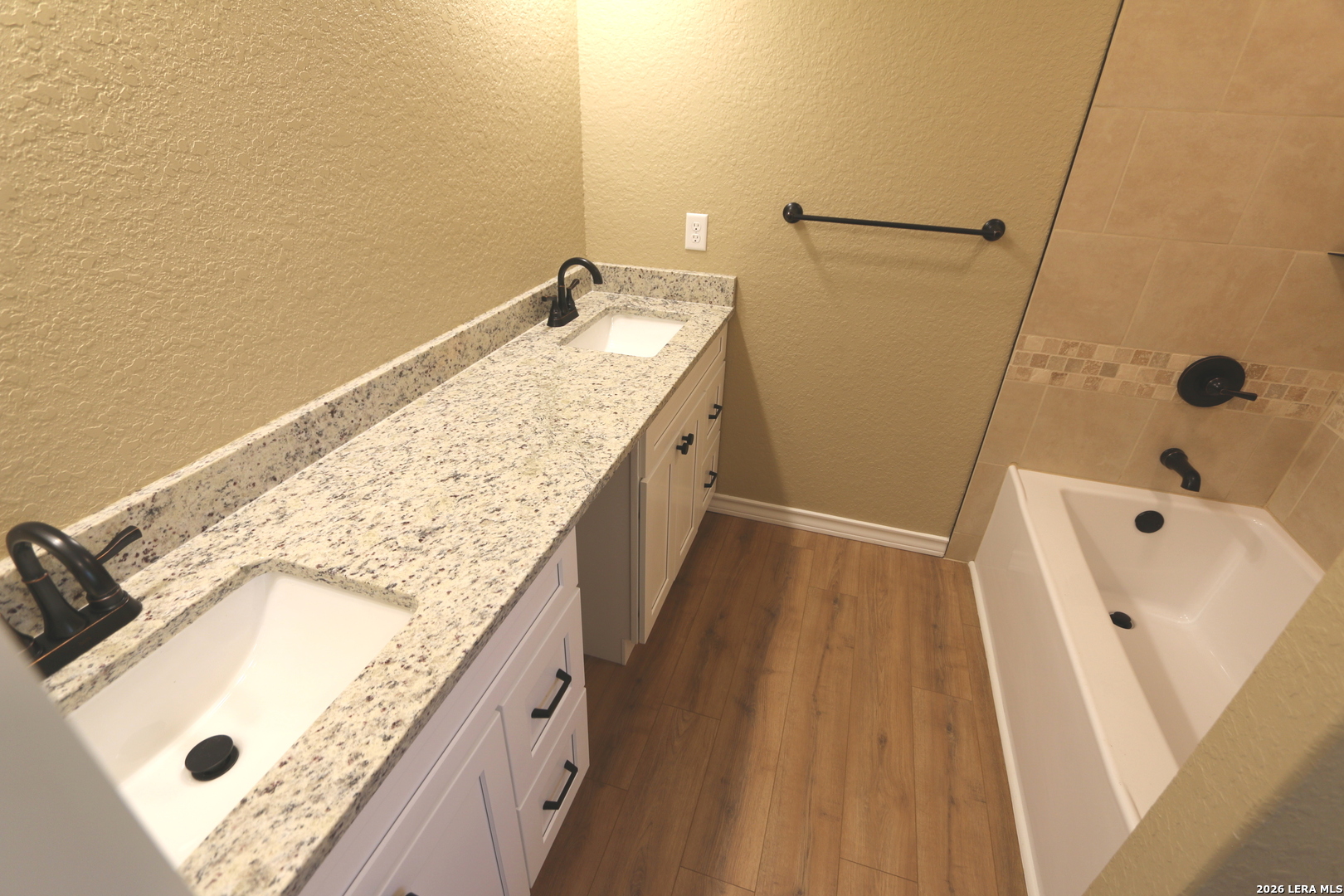 146 Hickory Run, La Vernia, TX 78121