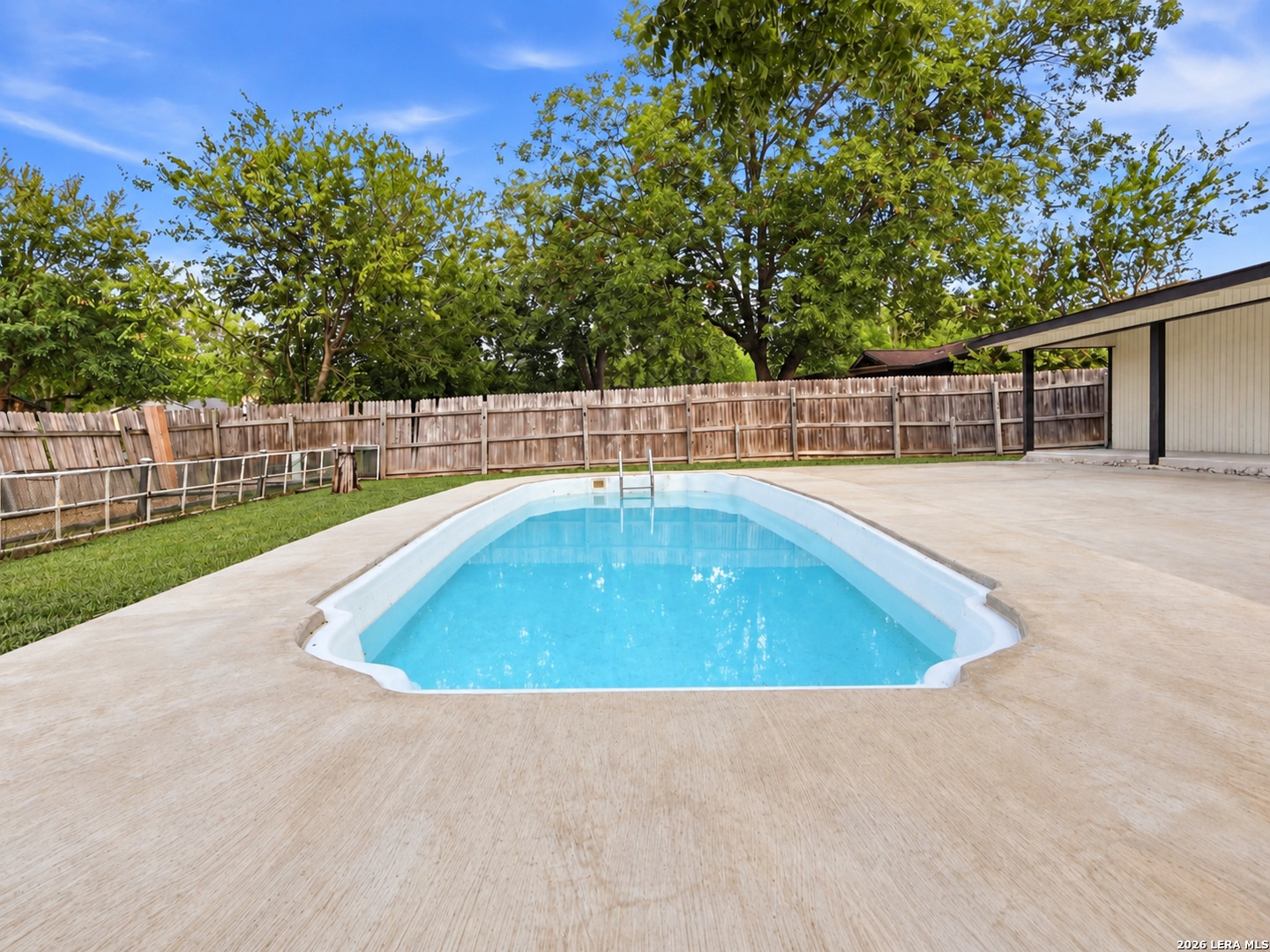 7806 OAK FOREST DR, Live Oak, TX 78233
