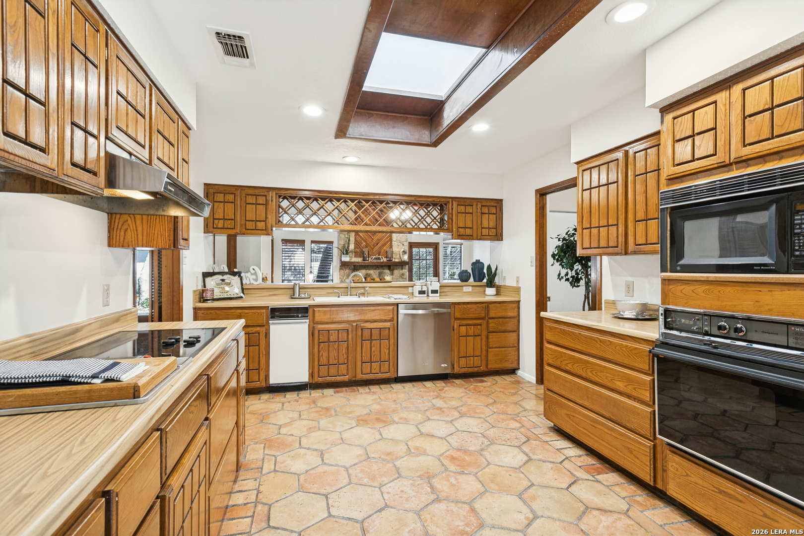 15103 SPRING WATER CIR, San Antonio, TX 78247