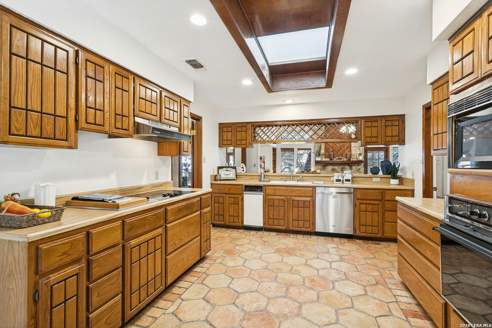 15103 SPRING WATER CIR, San Antonio, TX 78247