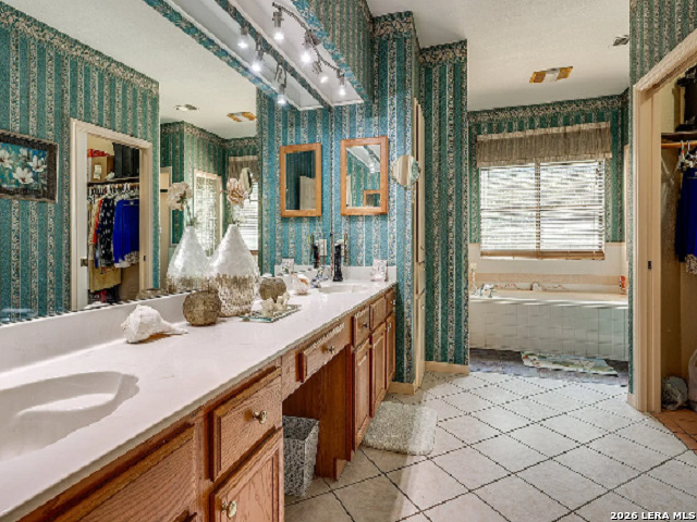 1275 Trailridge Dr, Canyon Lake, TX 78133