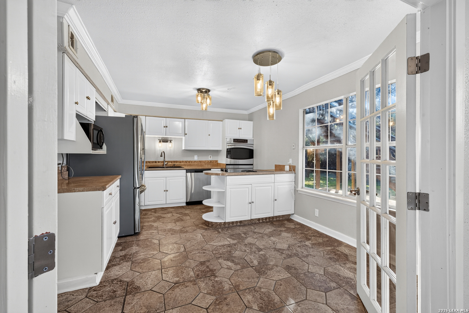 Eat-In Kitchen