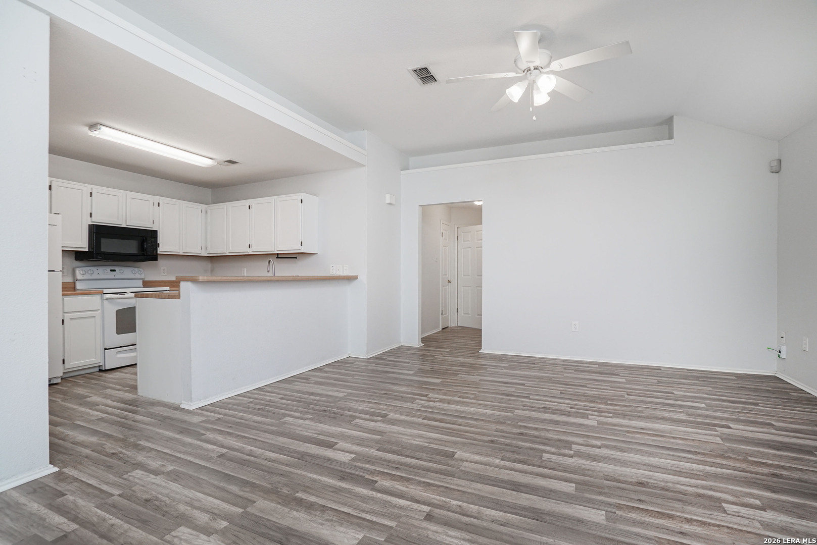 8523 Sir Galahad, San Antonio, TX 78240
