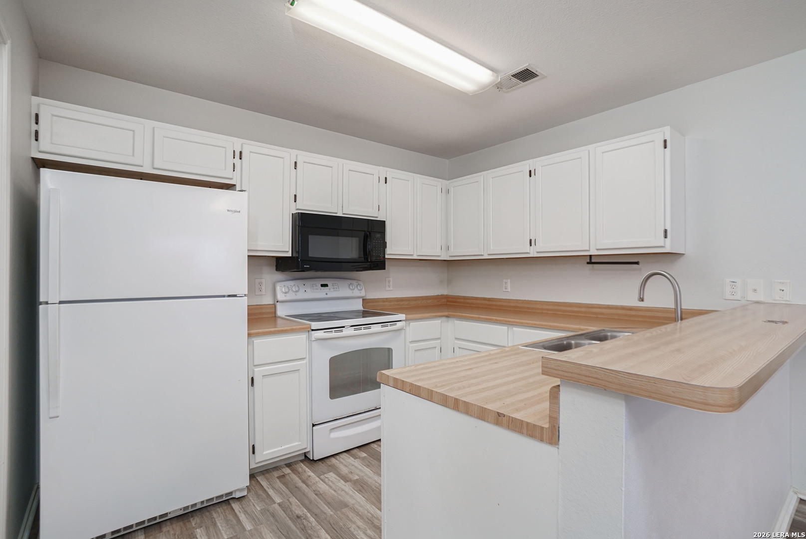 8523 Sir Galahad, San Antonio, TX 78240