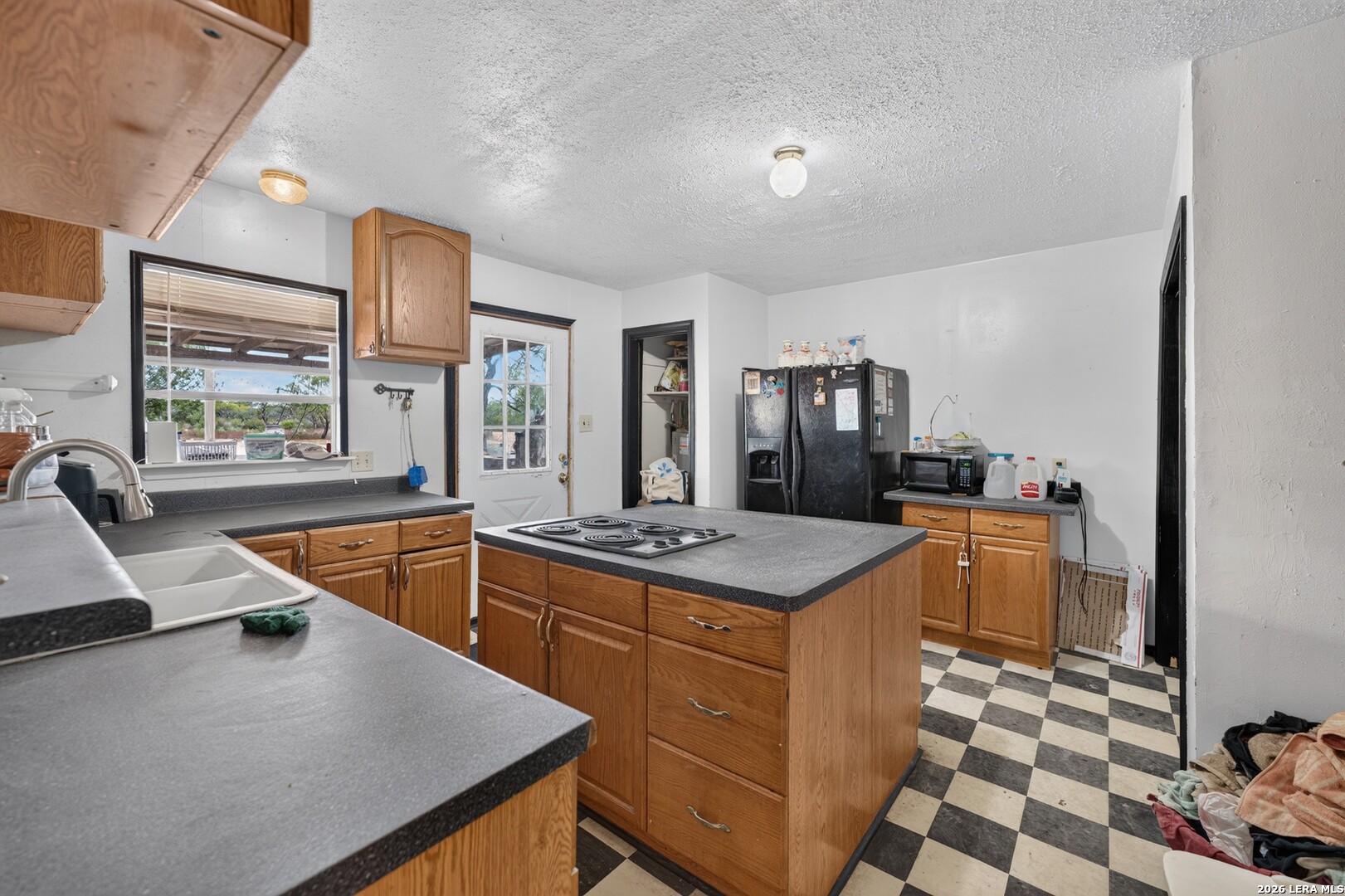 8545 Coughran Rd, Pleasanton, TX 78064