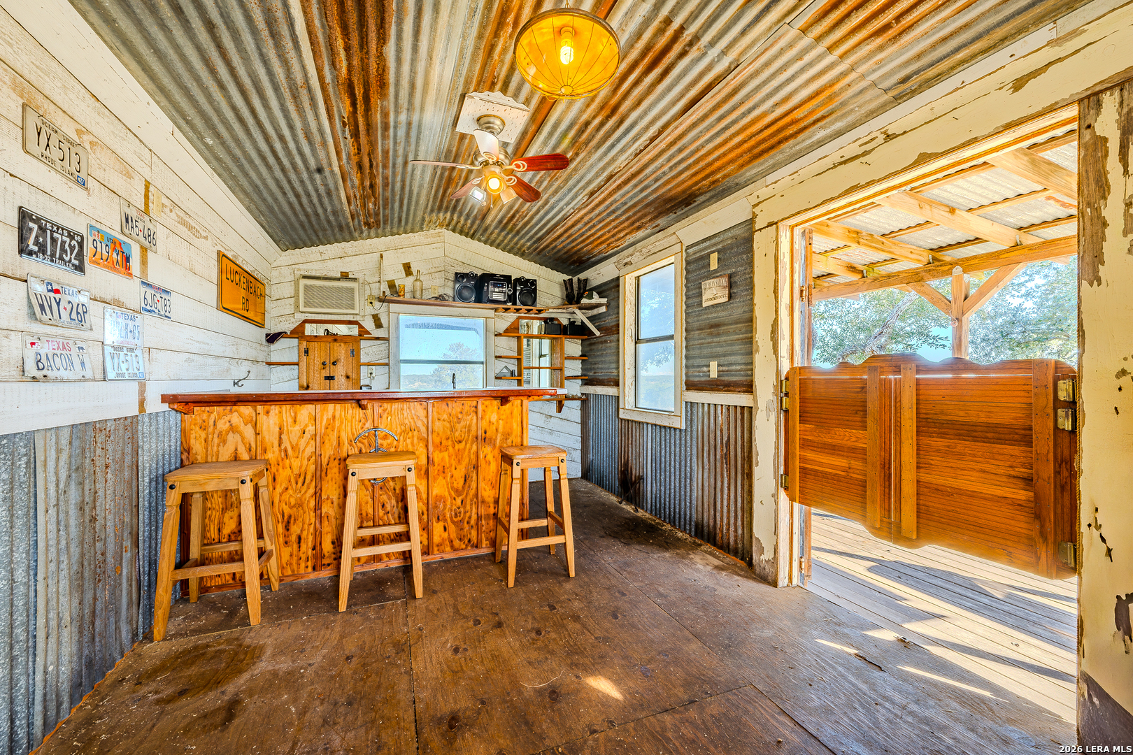 913 GREENWOOD VALLEY RANCH RD, Rocksprings, TX 78880