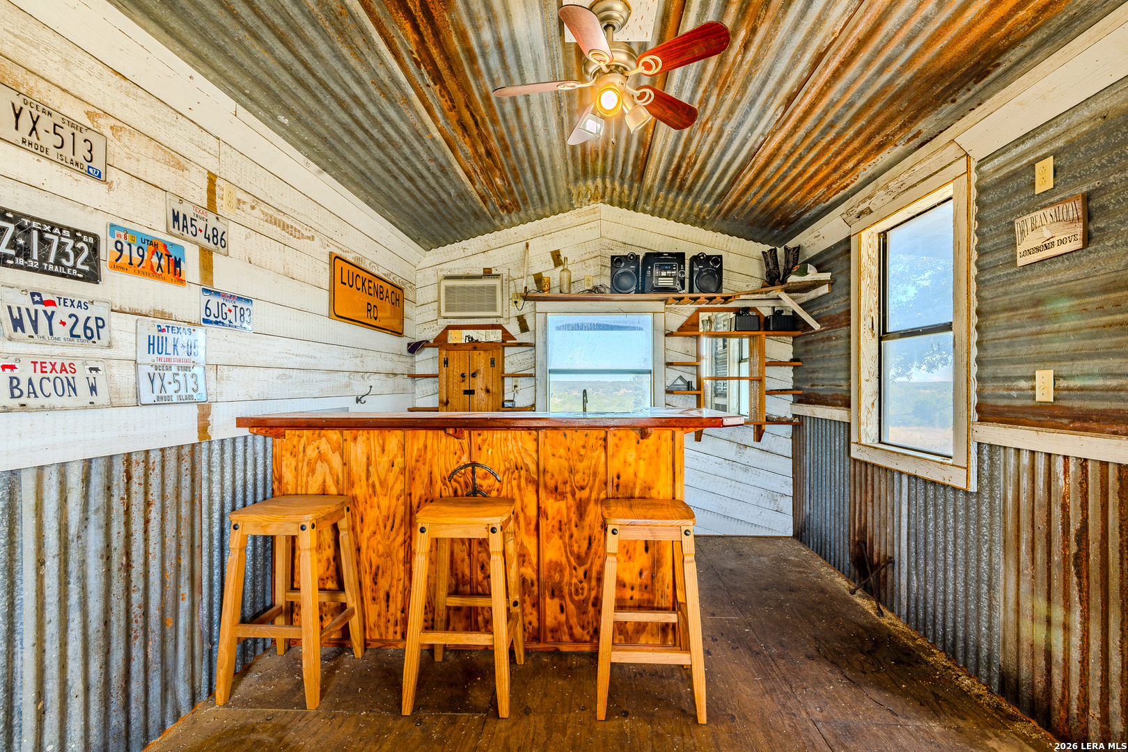 913 GREENWOOD VALLEY RANCH RD, Rocksprings, TX 78880