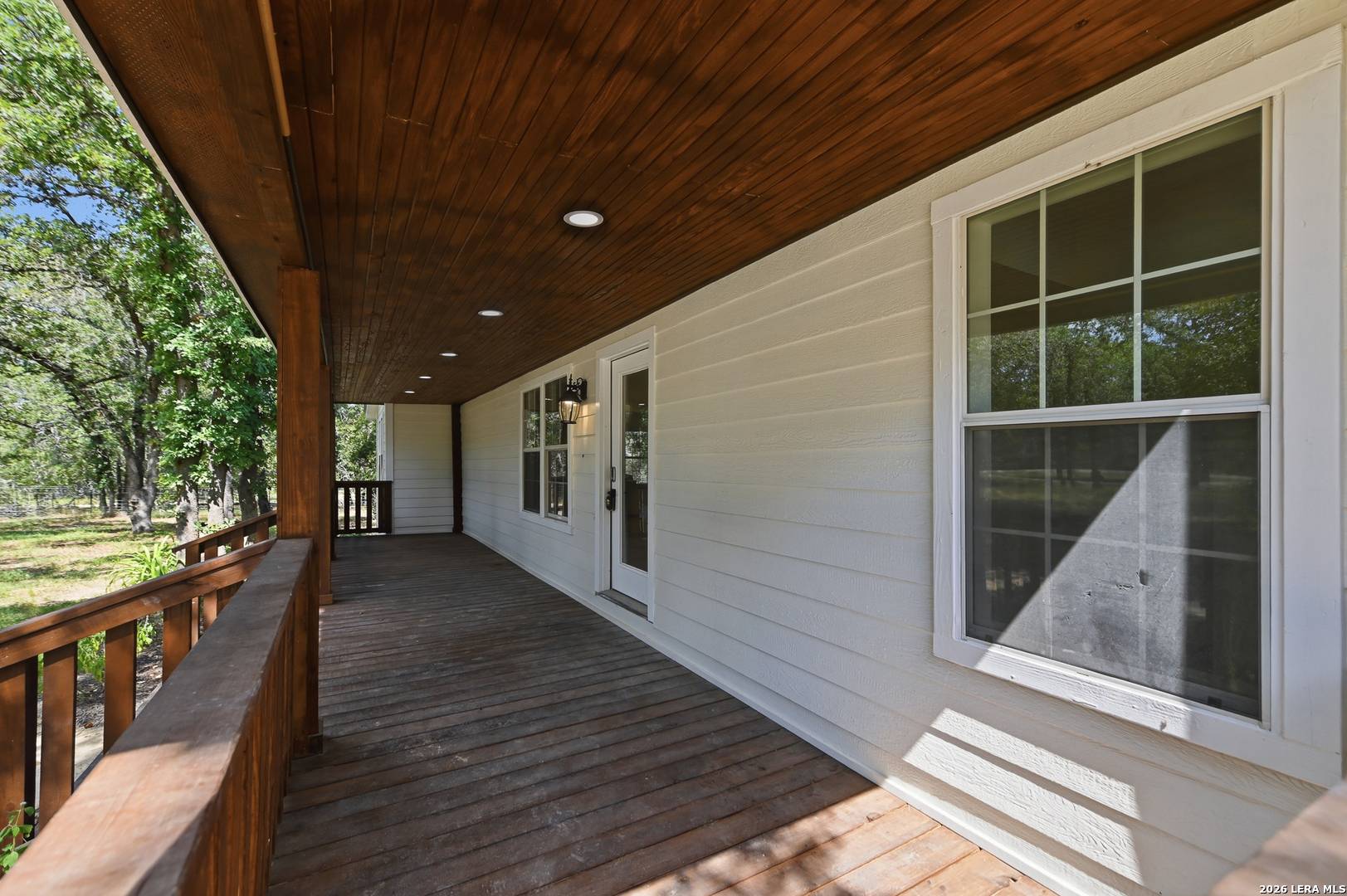 241 OAK HOLLOW DR, La Vernia, TX 78121