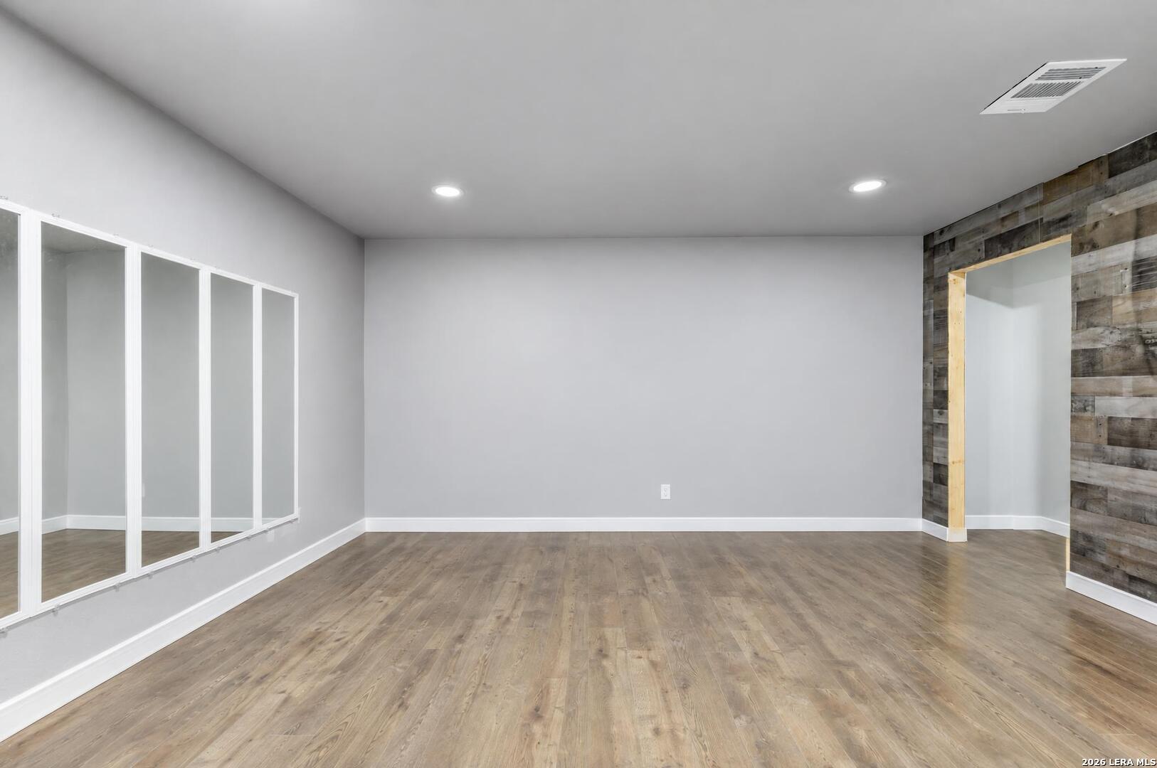 1403 MEADOW GLN, Adkins, TX 78101