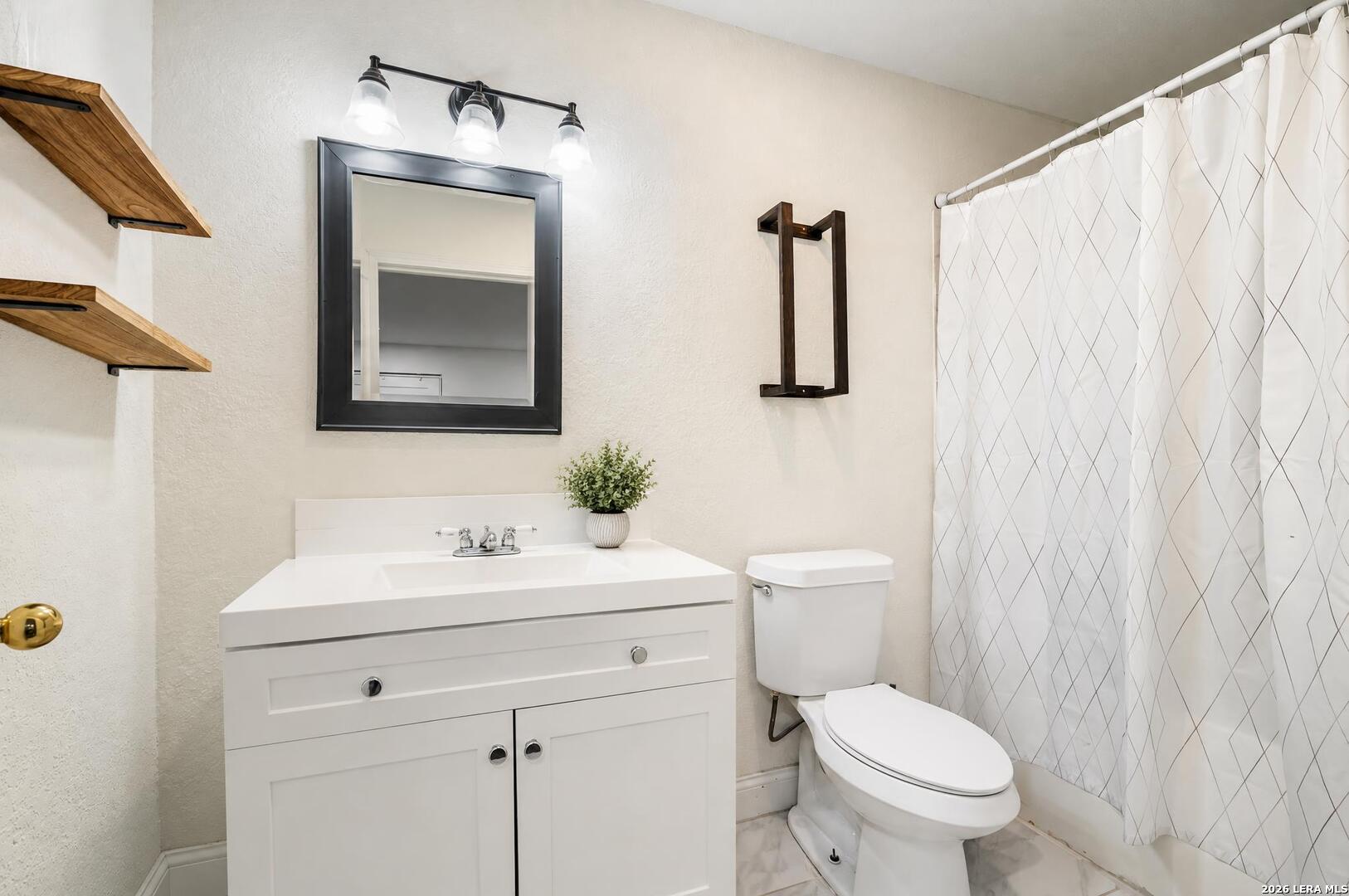 1403 MEADOW GLN, Adkins, TX 78101