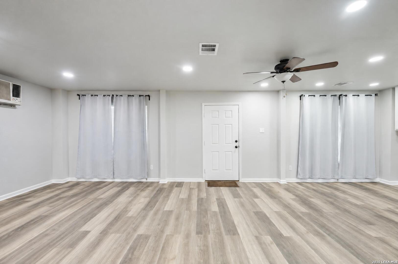 1403 MEADOW GLN, Adkins, TX 78101