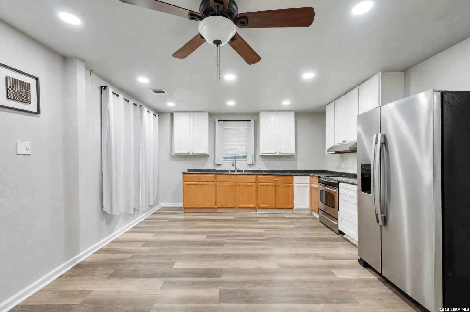 1403 MEADOW GLN, Adkins, TX 78101