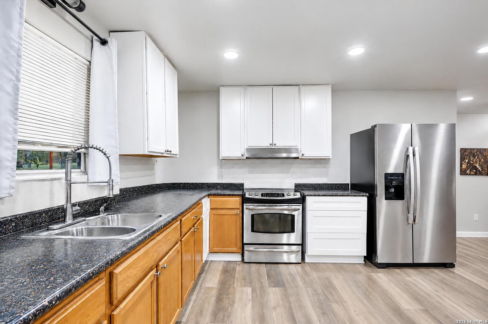 1403 MEADOW GLN, Adkins, TX 78101