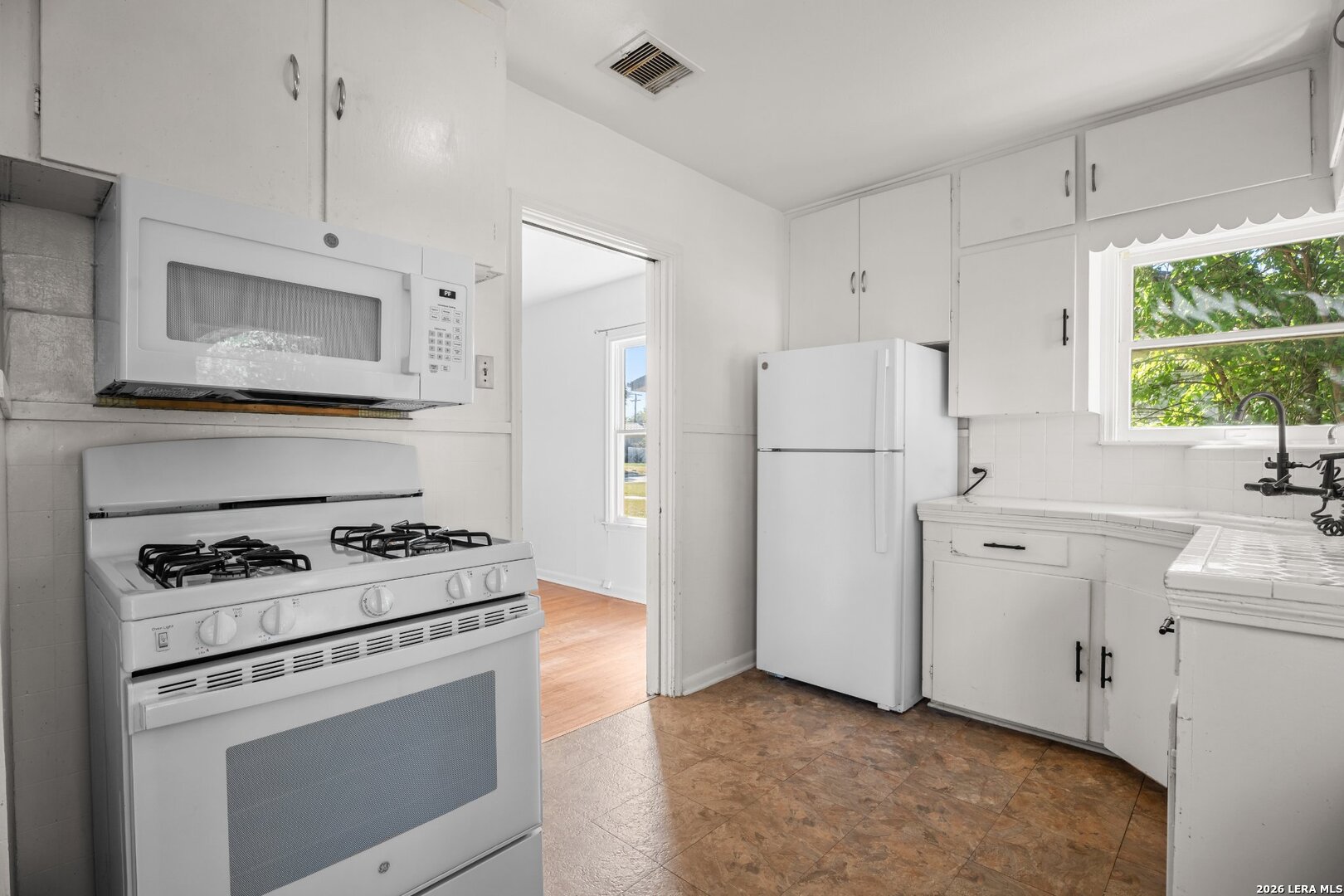 165 W MANDALAY DR, San Antonio, TX 78212