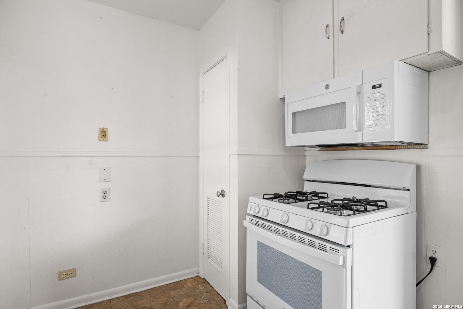 165 W MANDALAY DR, San Antonio, TX 78212