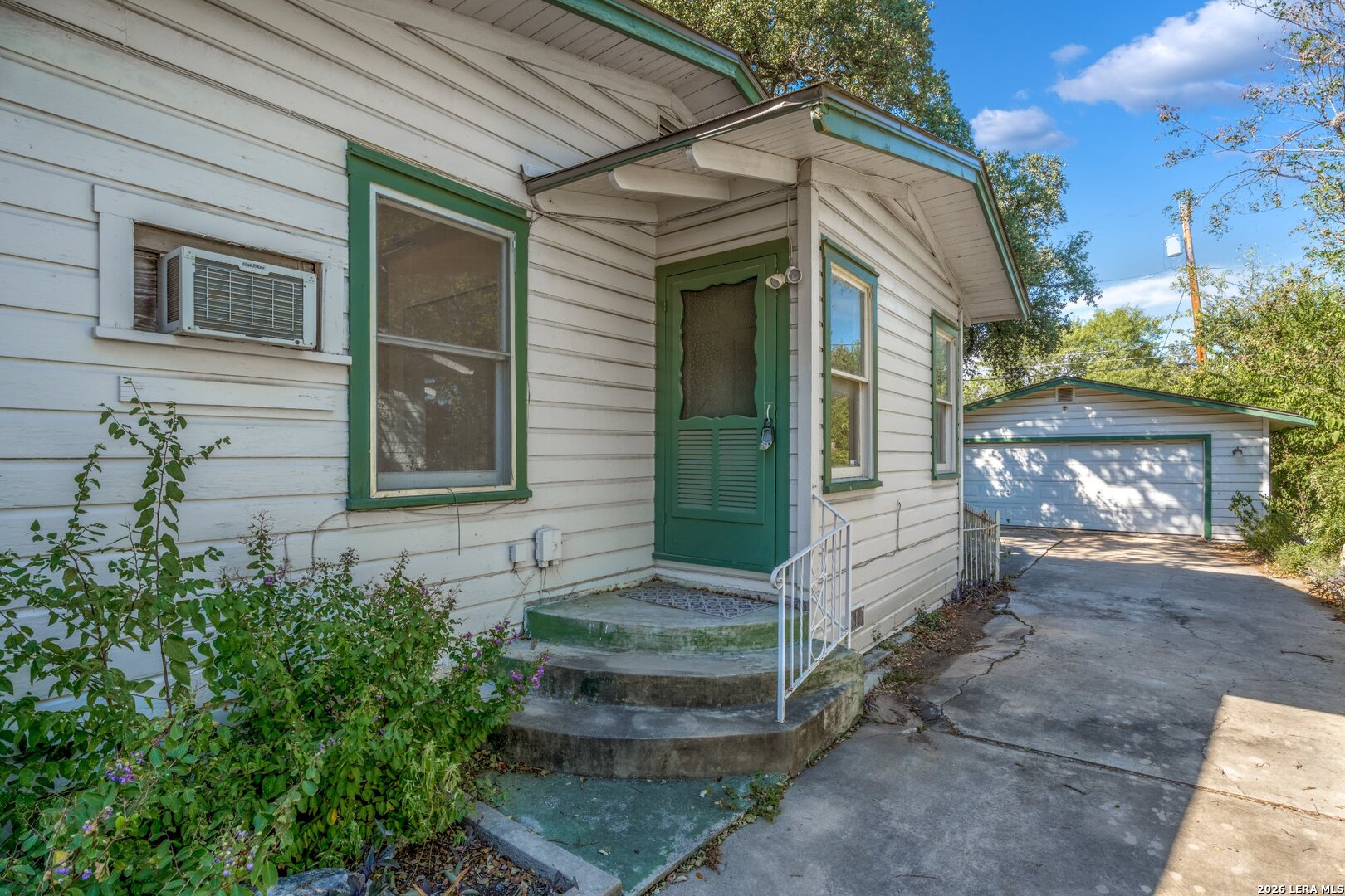 165 W MANDALAY DR, San Antonio, TX 78212