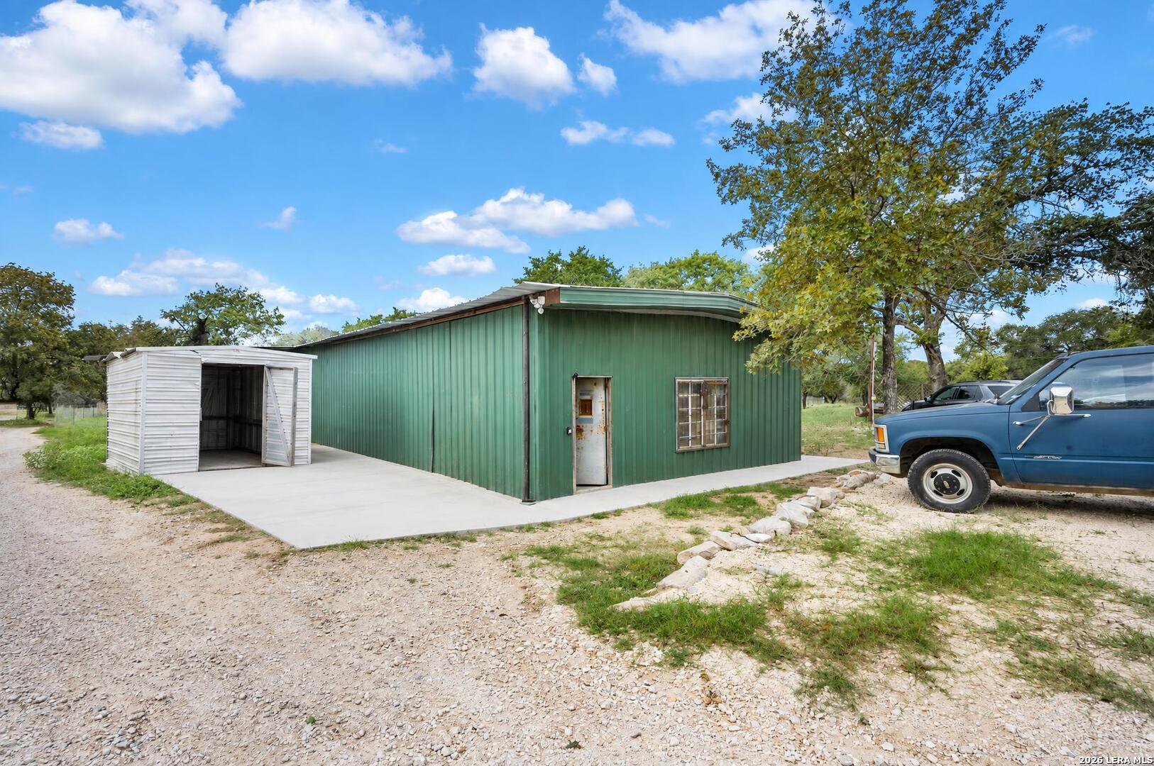 1403 MEADOW GLN, Adkins, TX 78101