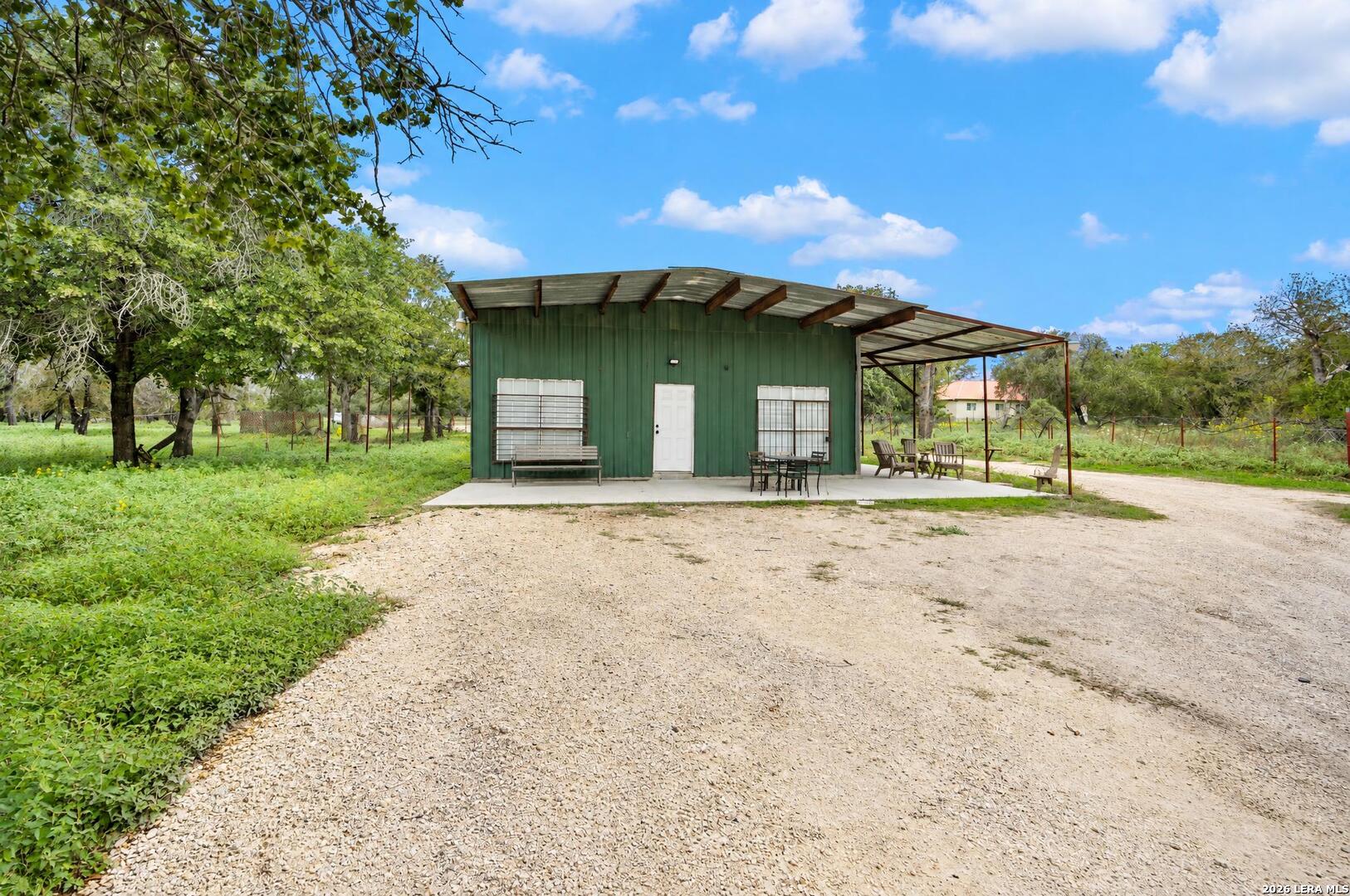 1403 MEADOW GLN, Adkins, TX 78101
