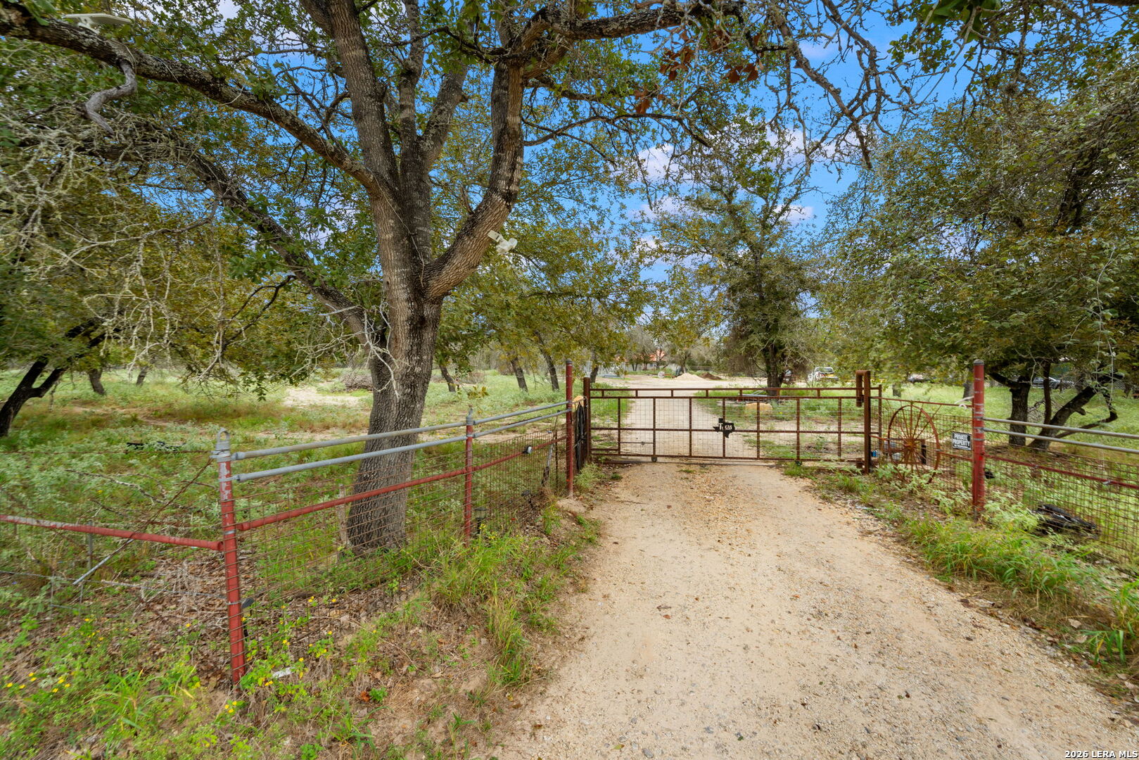 1403 MEADOW GLN, Adkins, TX 78101