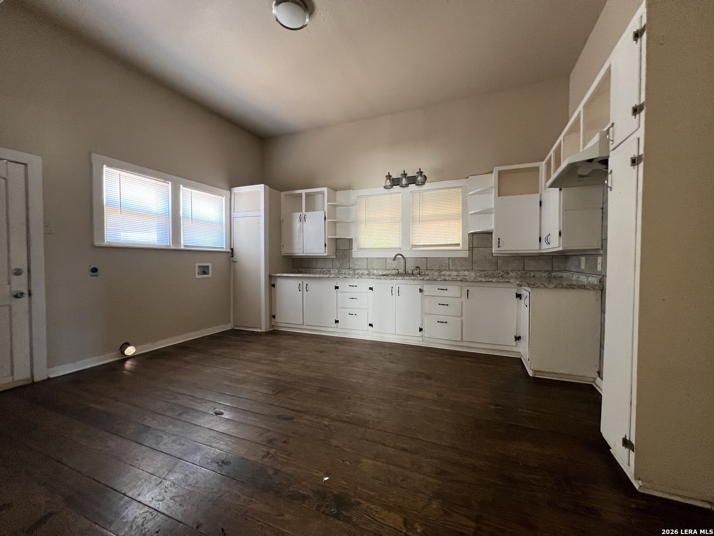 Eat-In Kitchen