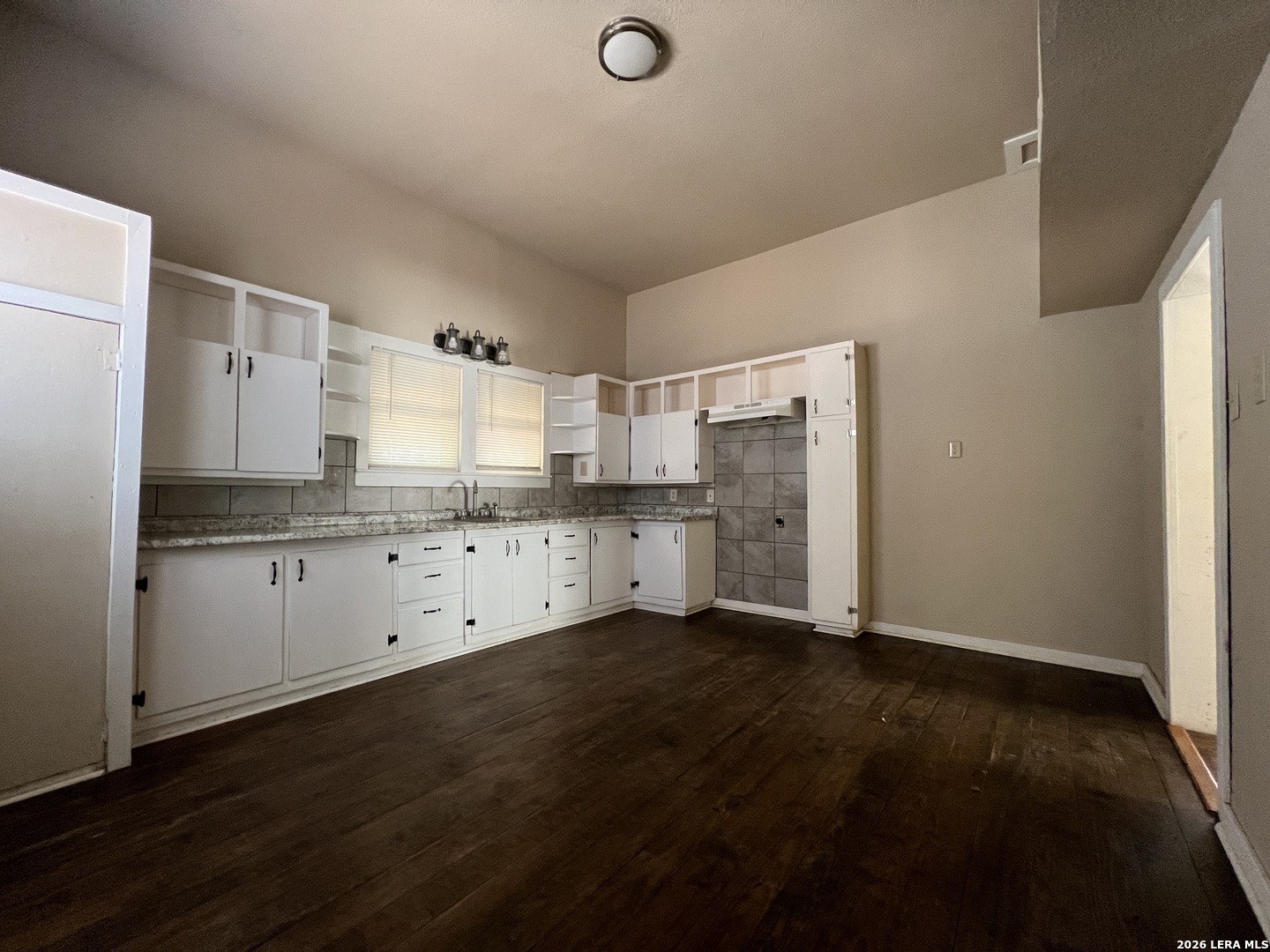 Eat-In Kitchen