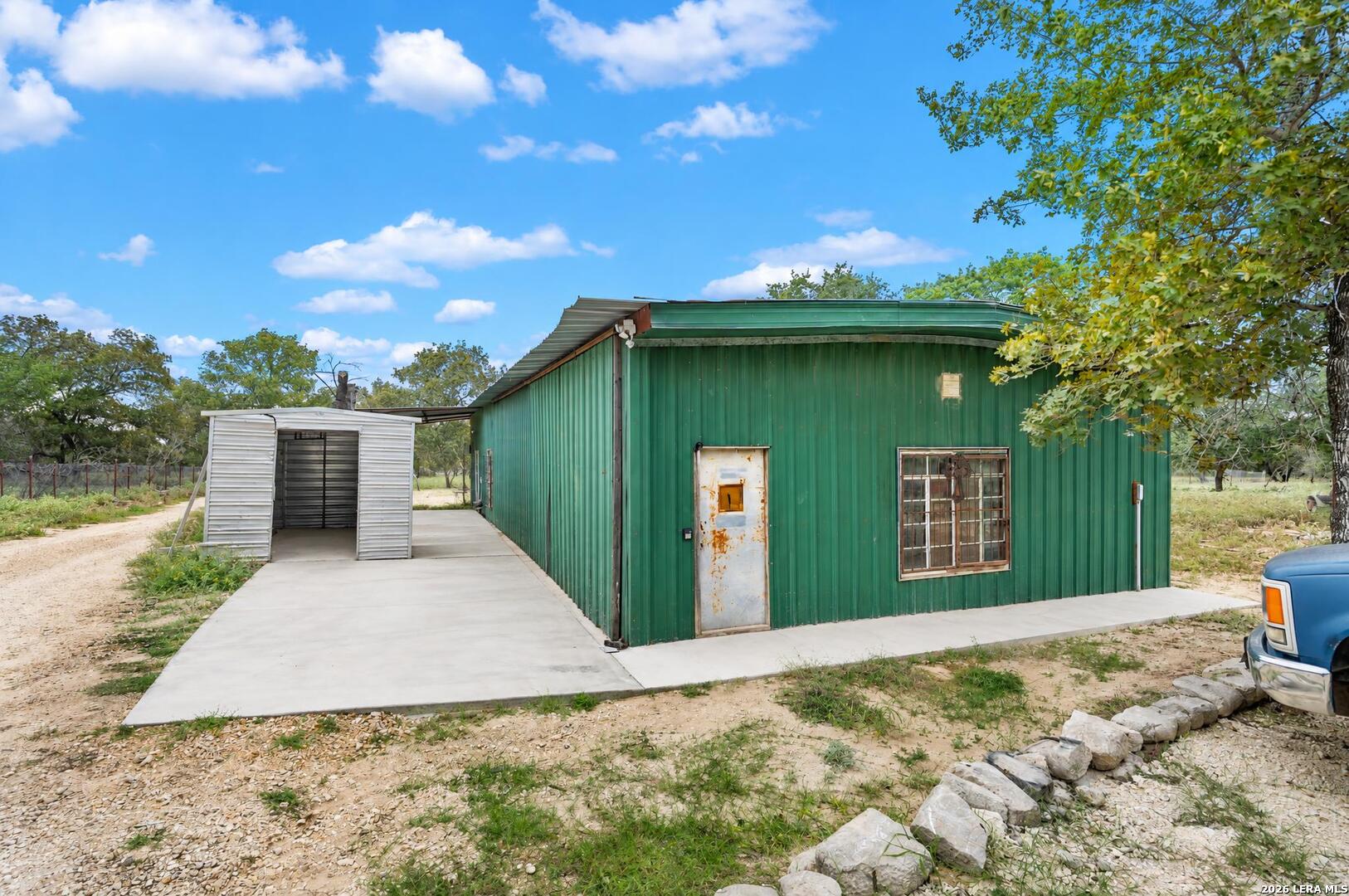 1403 MEADOW GLN, Adkins, TX 78101