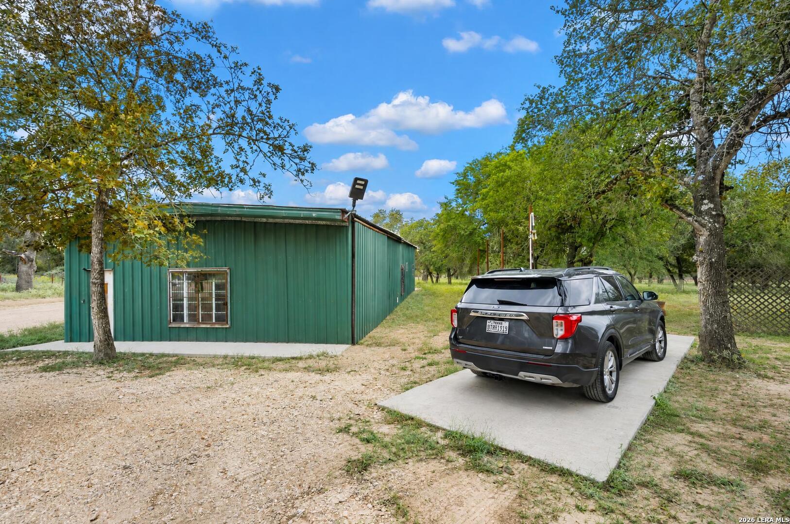 1403 MEADOW GLN, Adkins, TX 78101