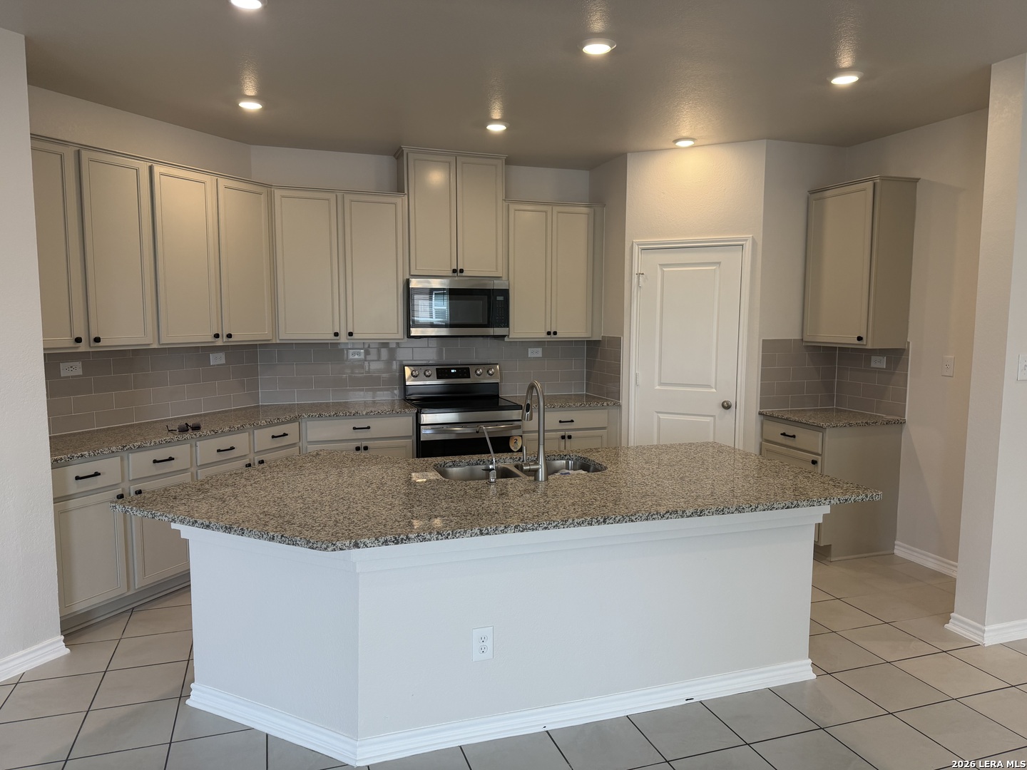 3359 OLD ALMONTE DR, San Antonio, TX 78224