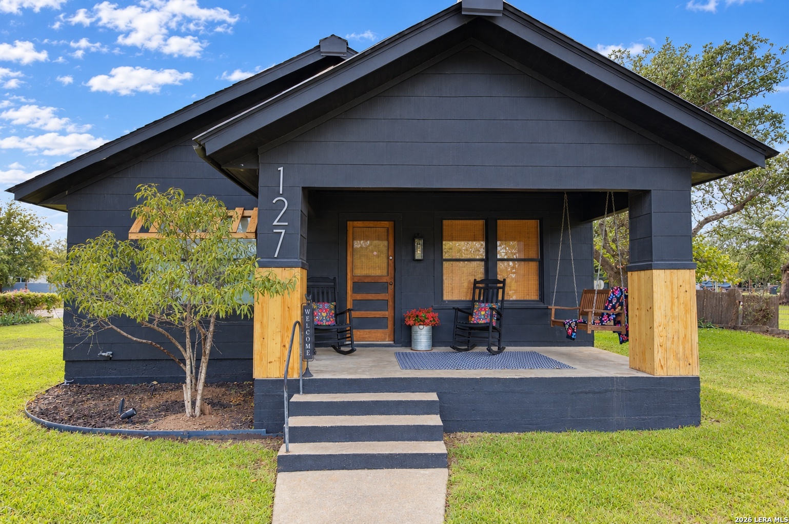127 N PARK ST, Harper, TX 78631