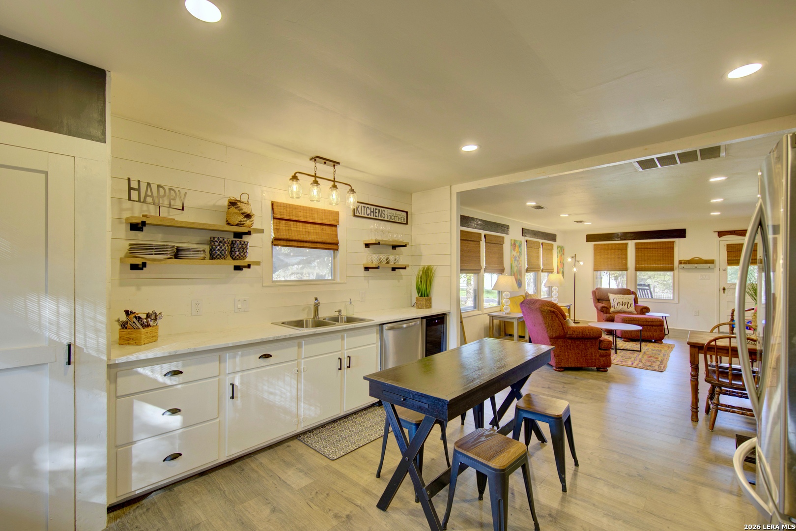 127 N PARK ST, Harper, TX 78631