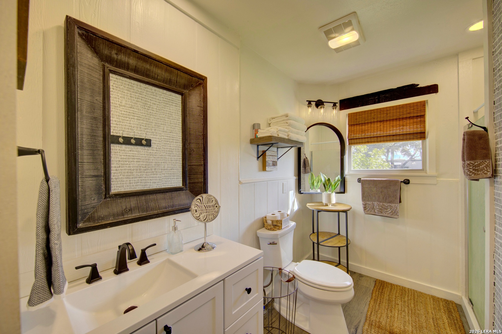 127 N PARK ST, Harper, TX 78631
