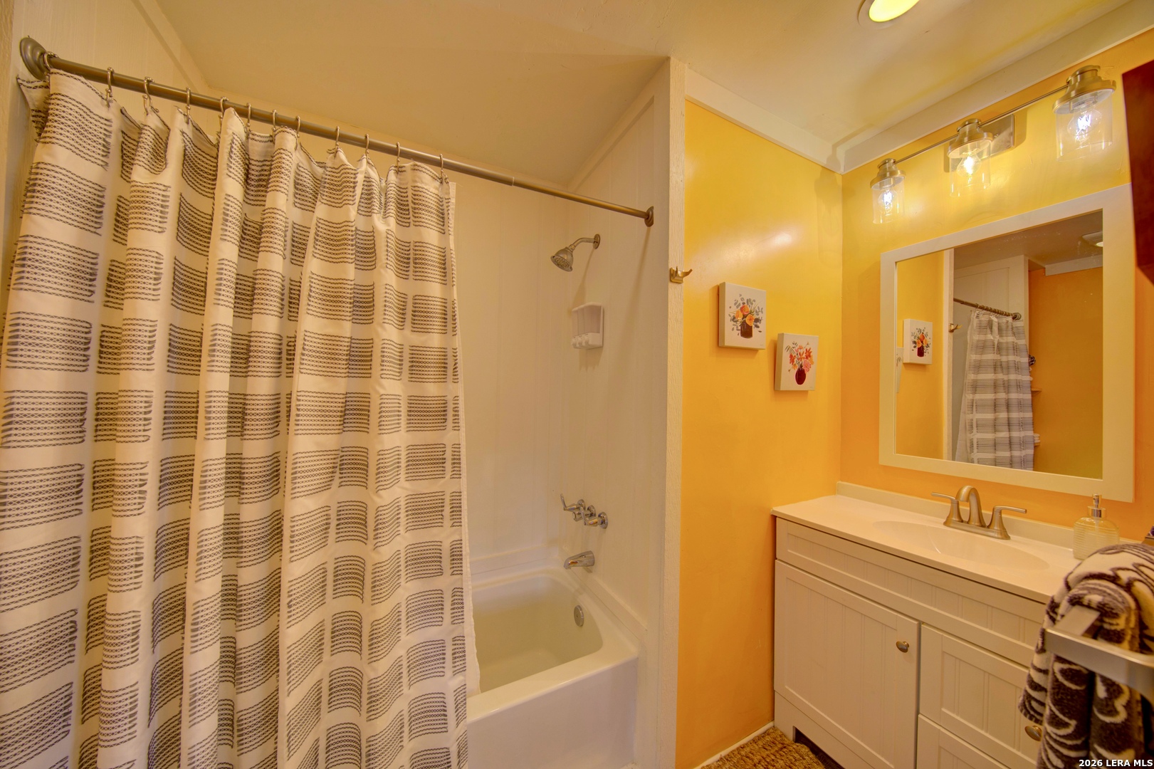 127 N PARK ST, Harper, TX 78631