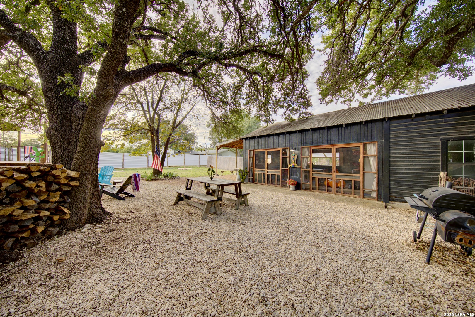 127 N PARK ST, Harper, TX 78631