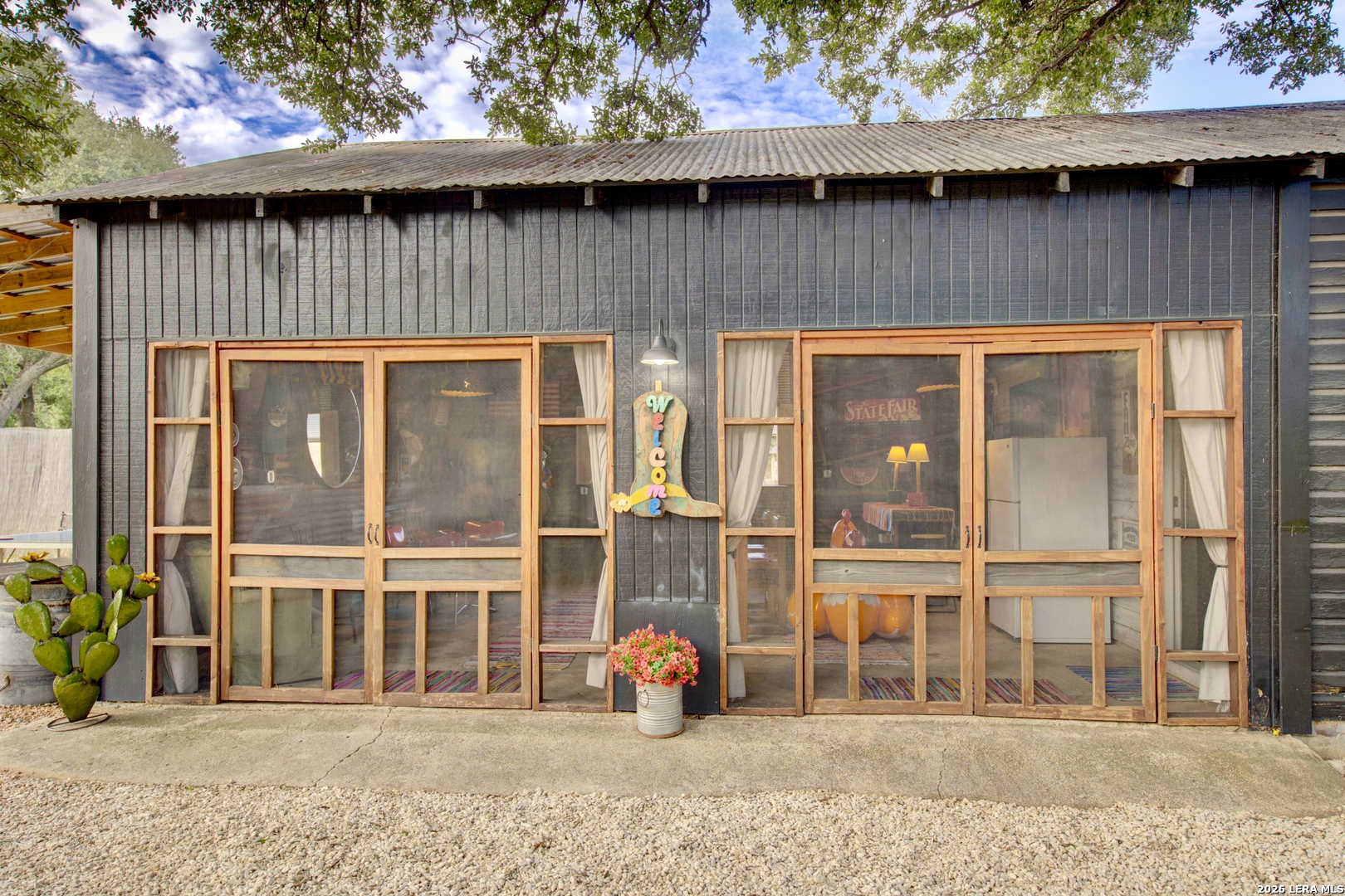 127 N PARK ST, Harper, TX 78631