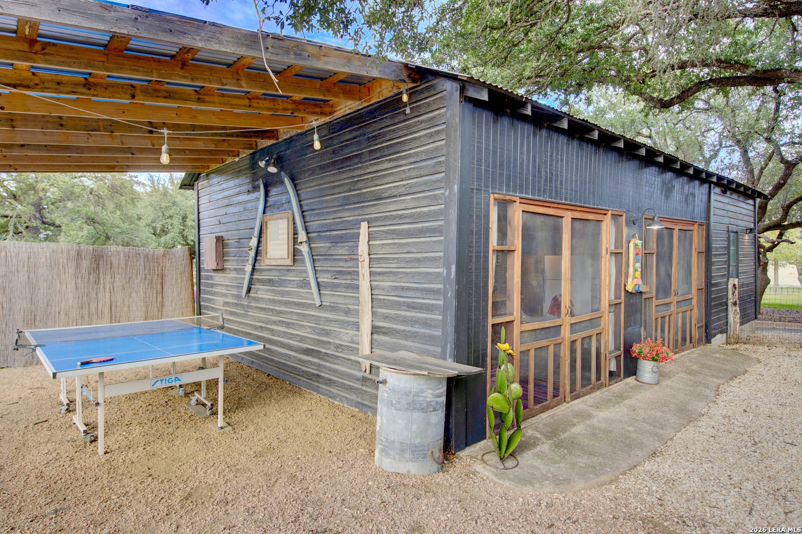 127 N PARK ST, Harper, TX 78631