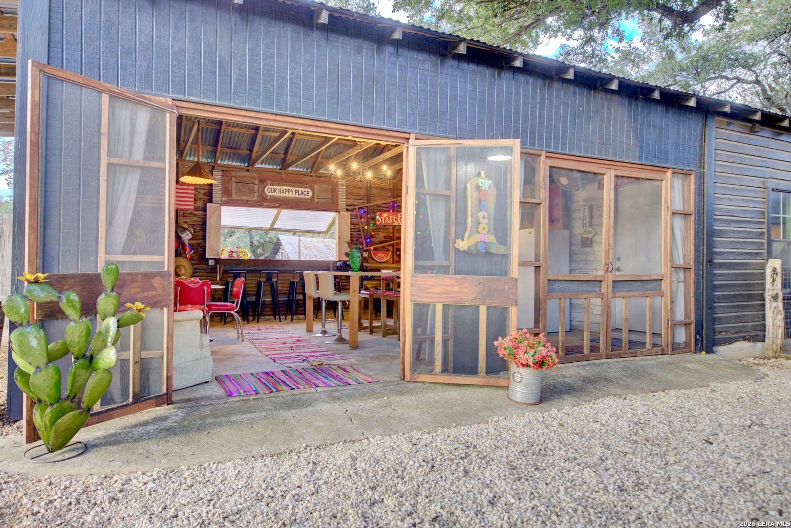 127 N PARK ST, Harper, TX 78631