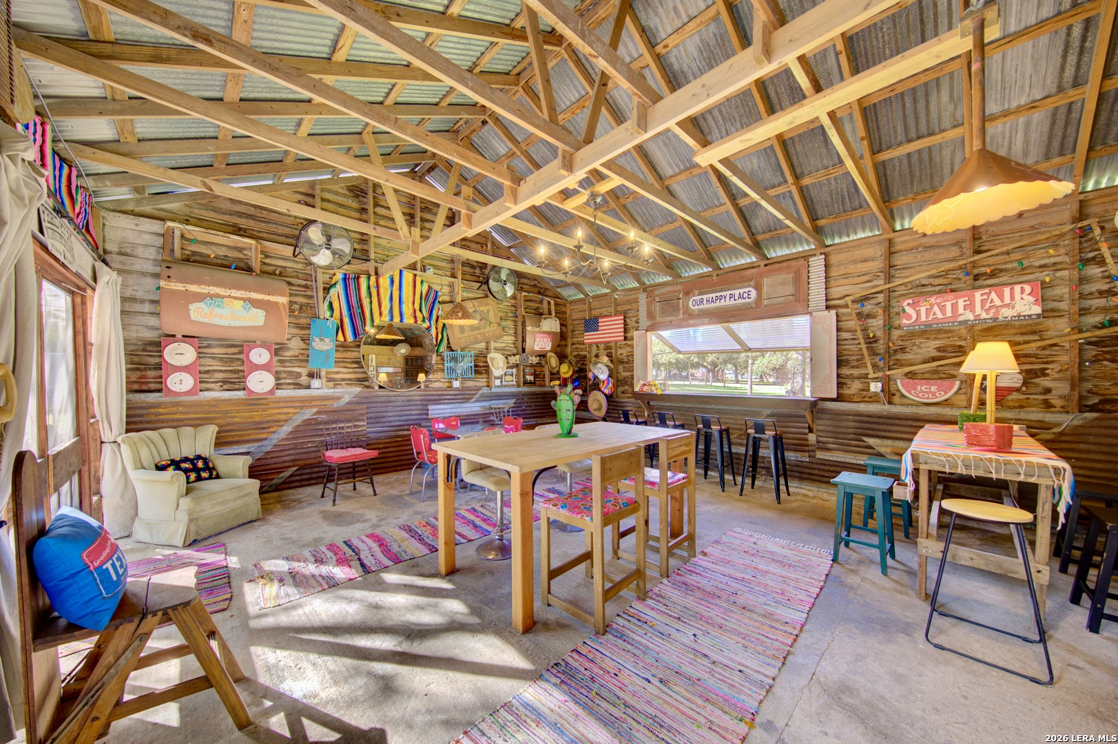127 N PARK ST, Harper, TX 78631