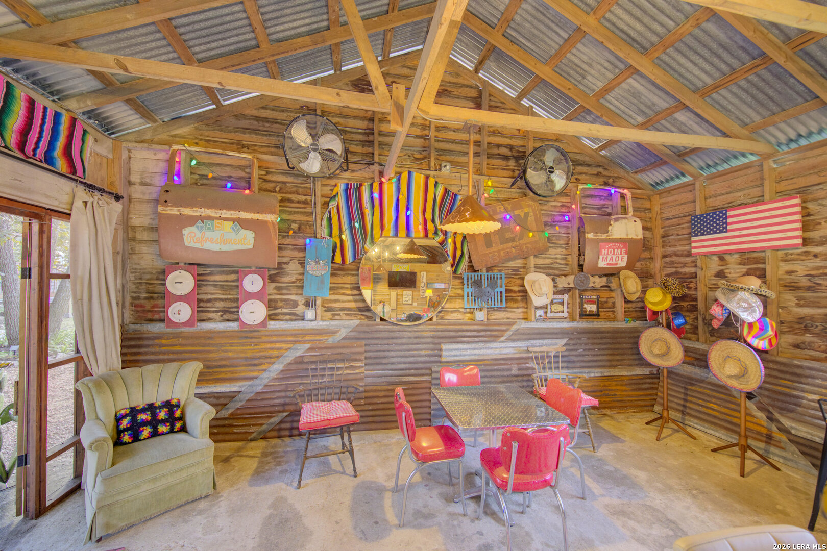 127 N PARK ST, Harper, TX 78631