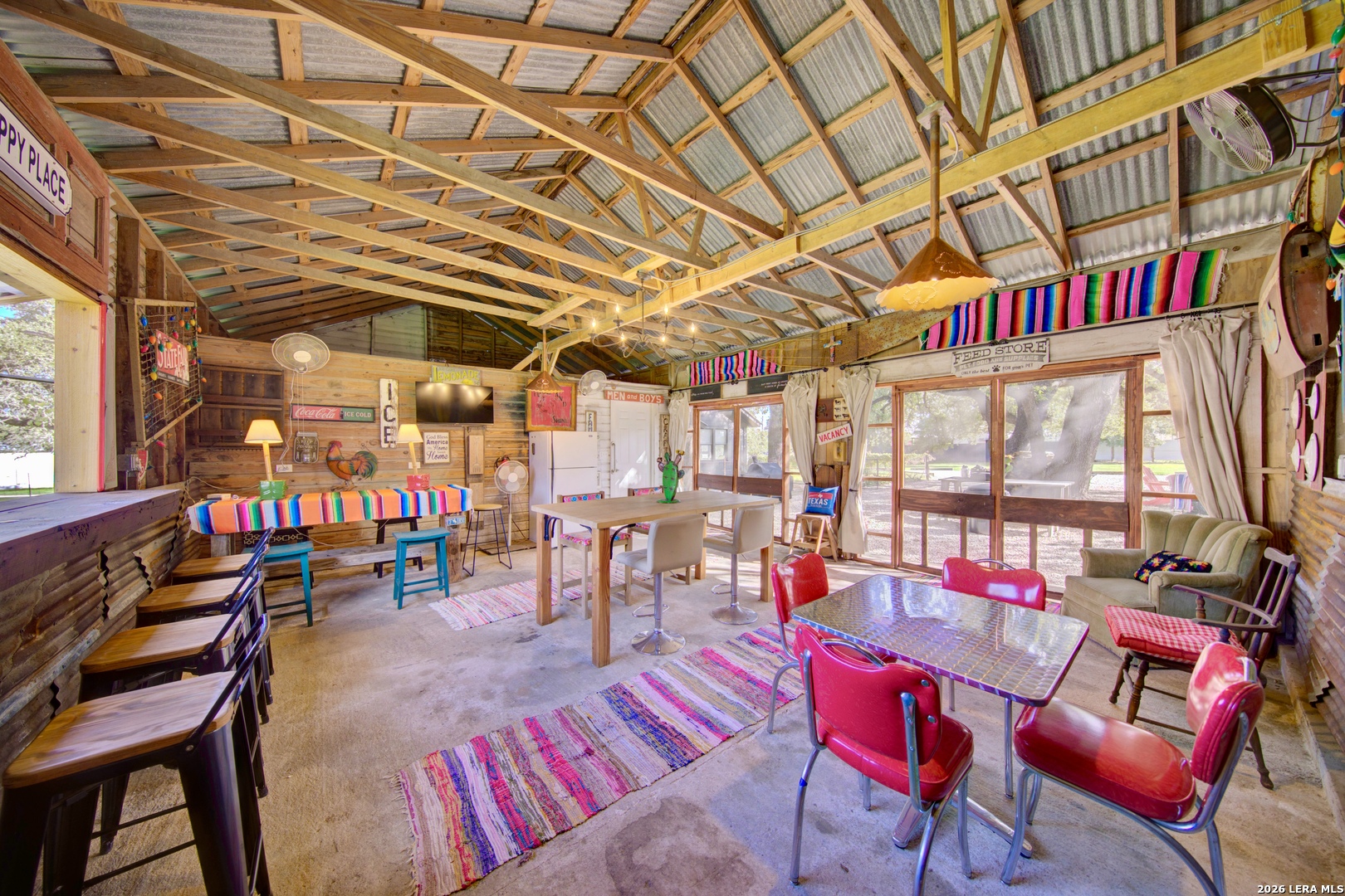 127 N PARK ST, Harper, TX 78631
