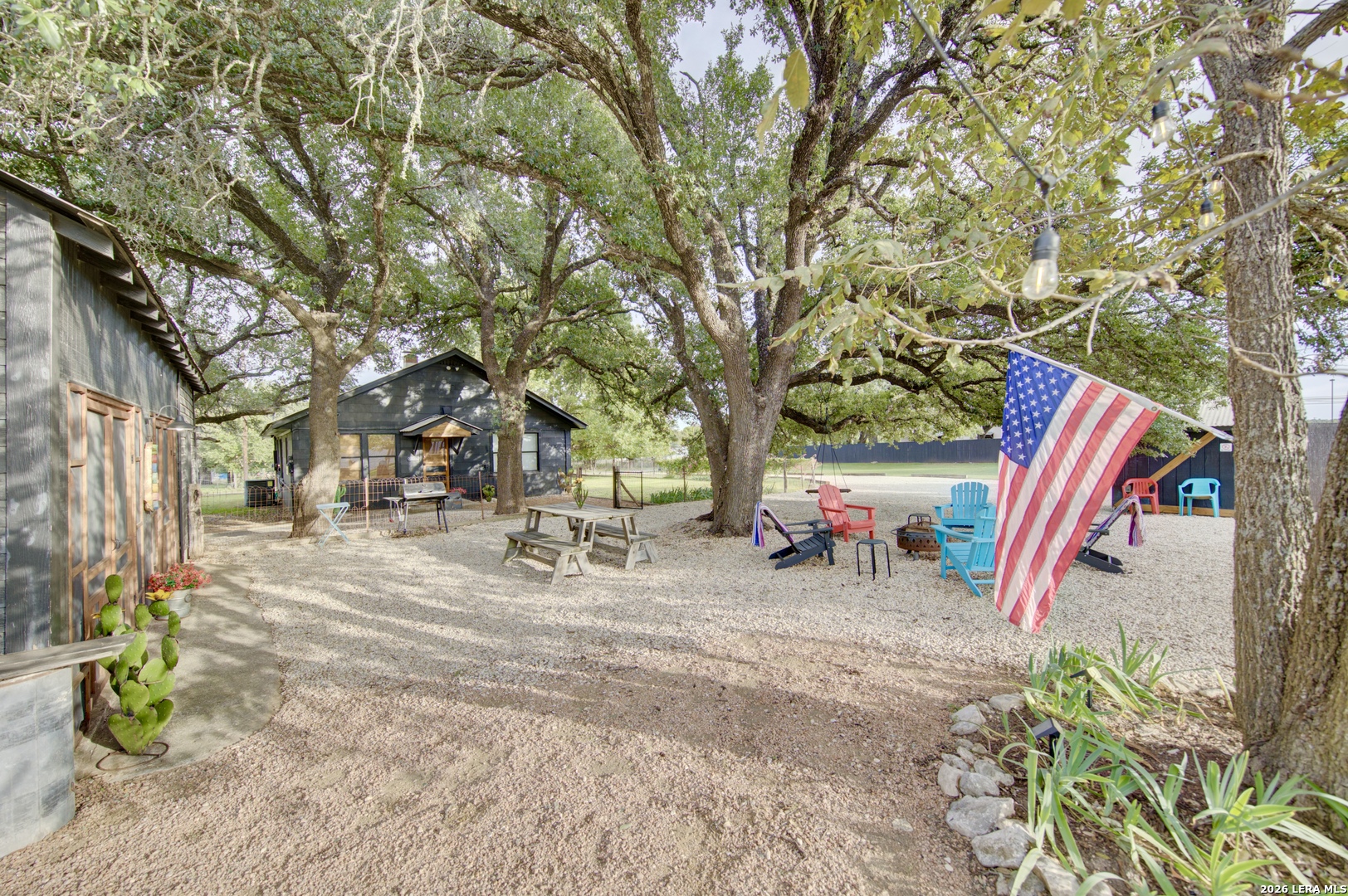 127 N PARK ST, Harper, TX 78631