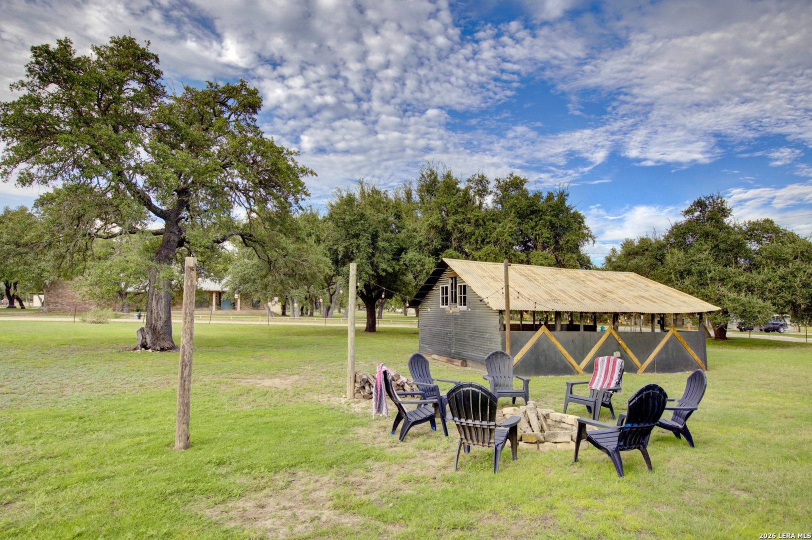 127 N PARK ST, Harper, TX 78631