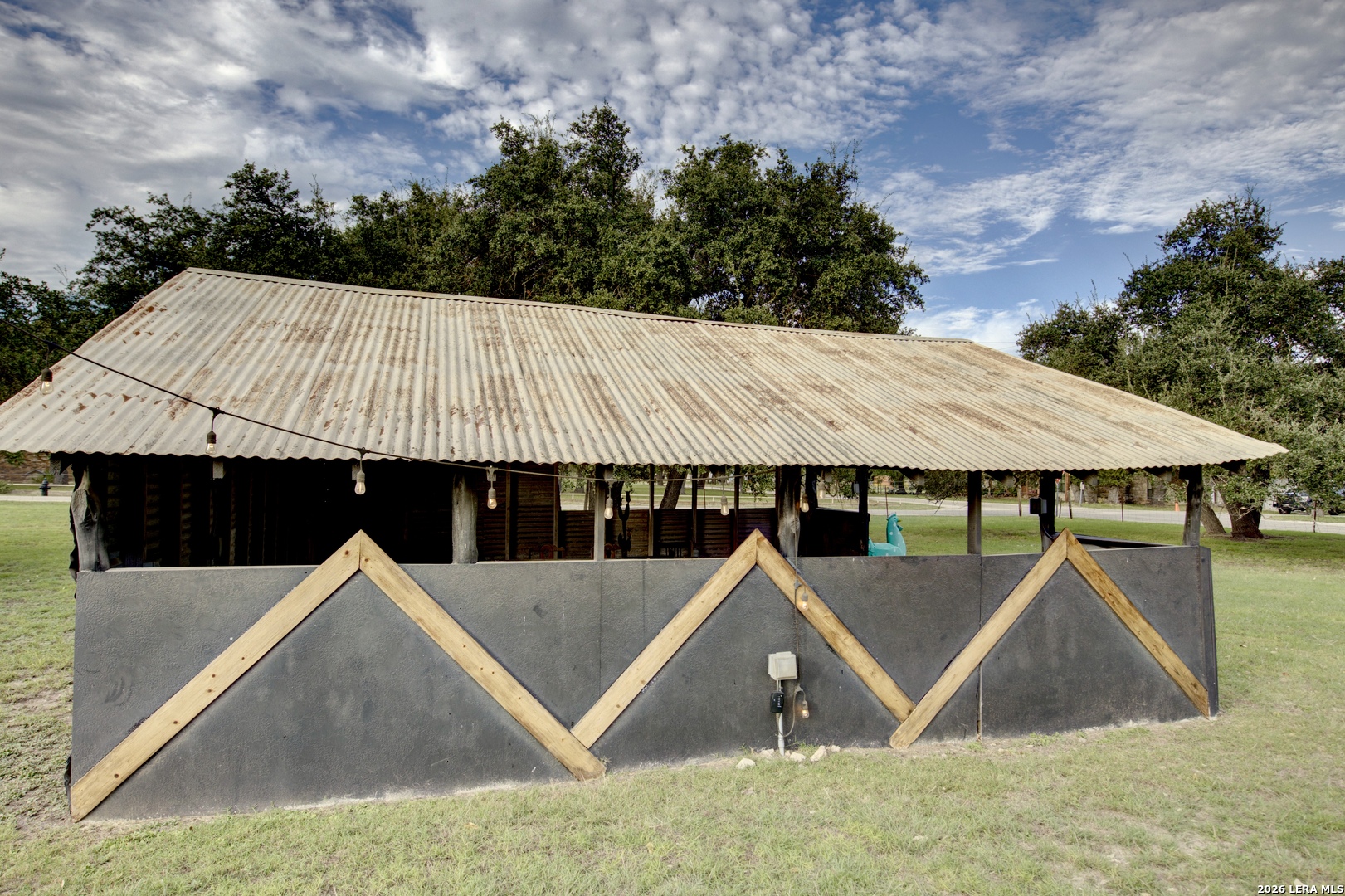 127 N PARK ST, Harper, TX 78631