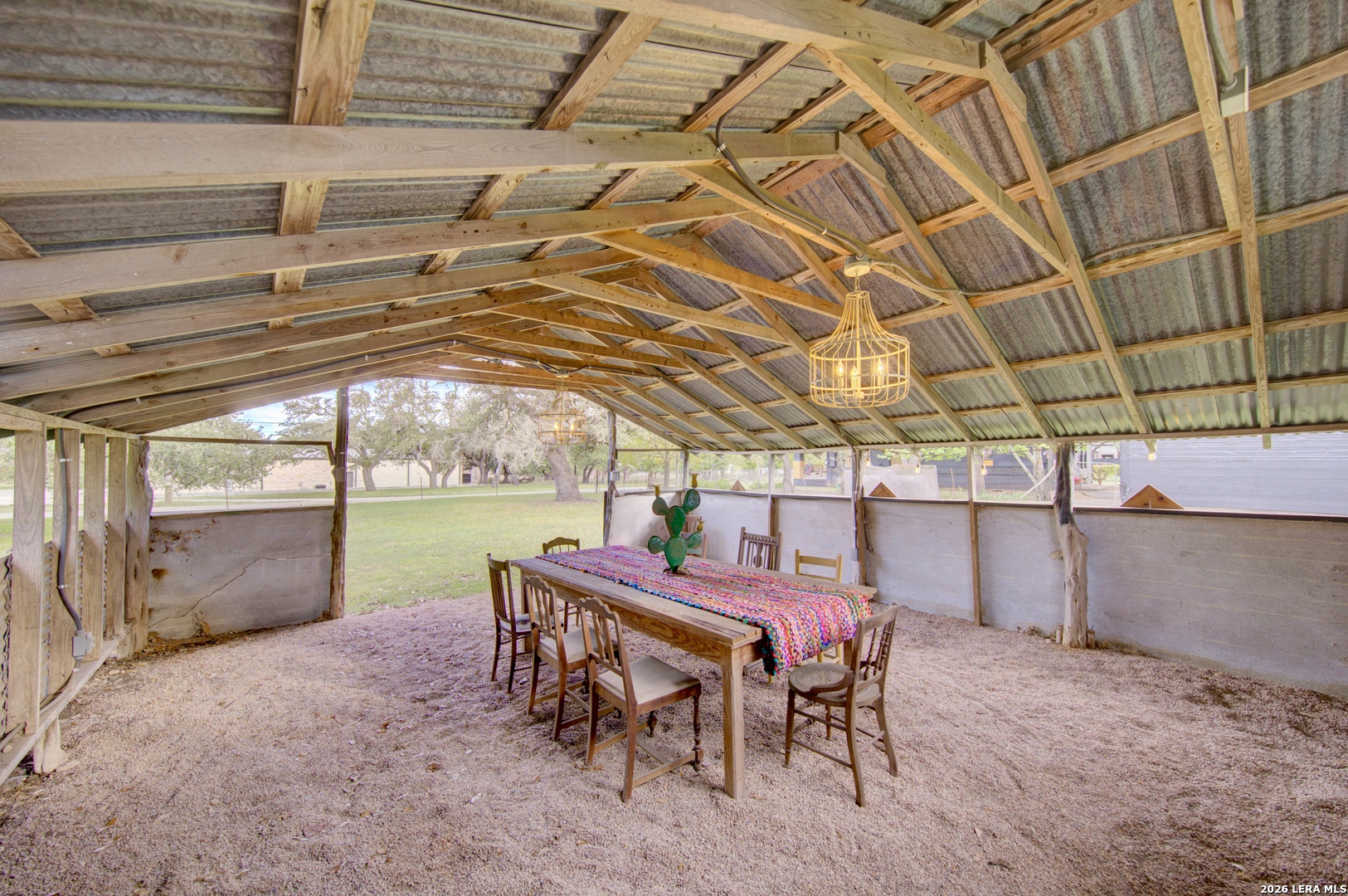 127 N PARK ST, Harper, TX 78631