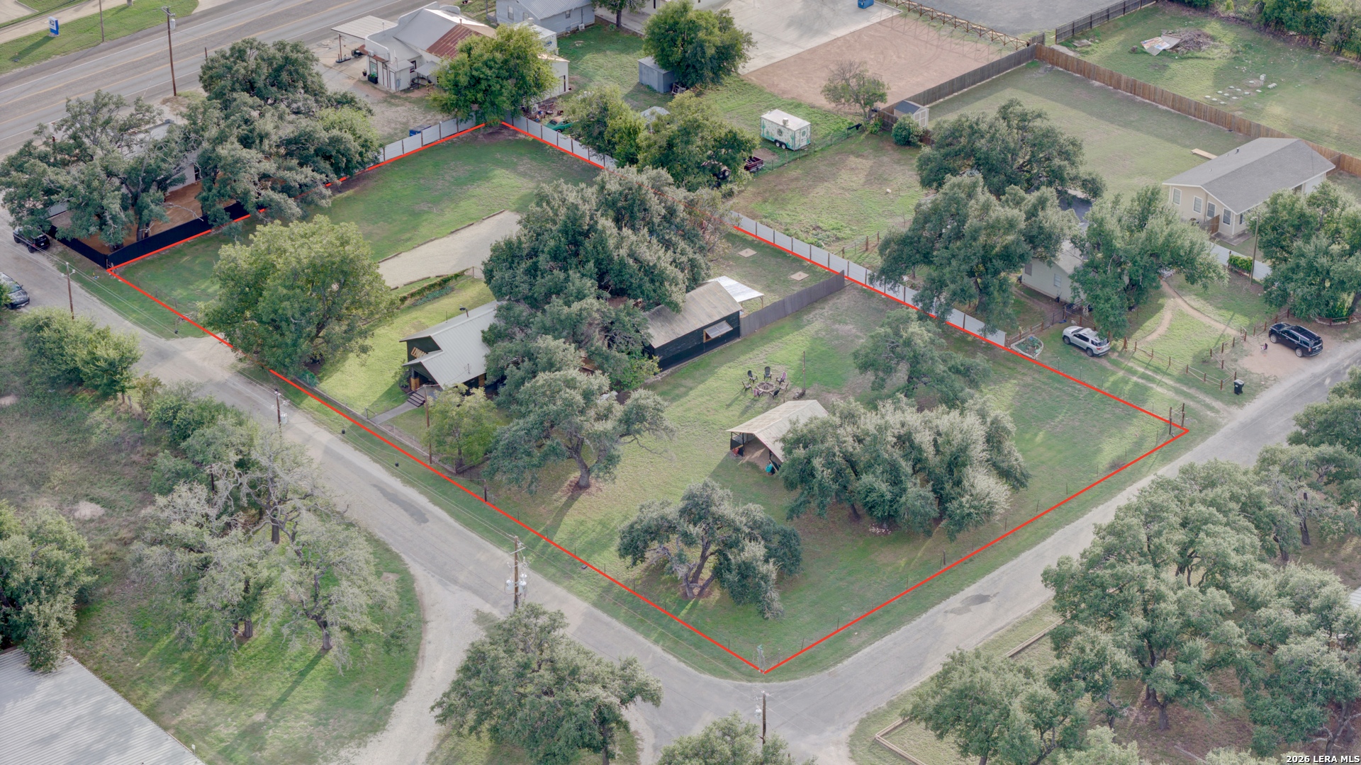 127 N PARK ST, Harper, TX 78631