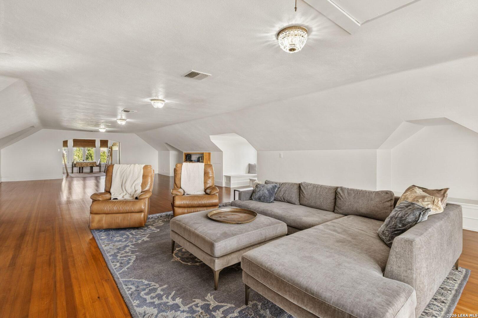 108 W Kings Hwy, San Antonio, TX 78212
