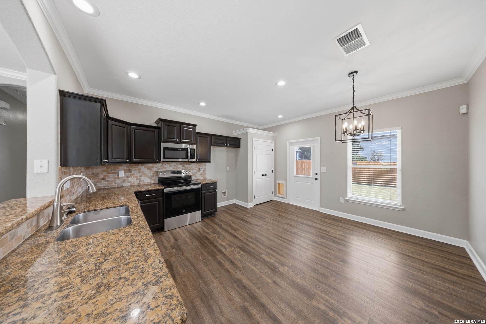 3920 WENSLEDALE DR, Schertz, TX 78108