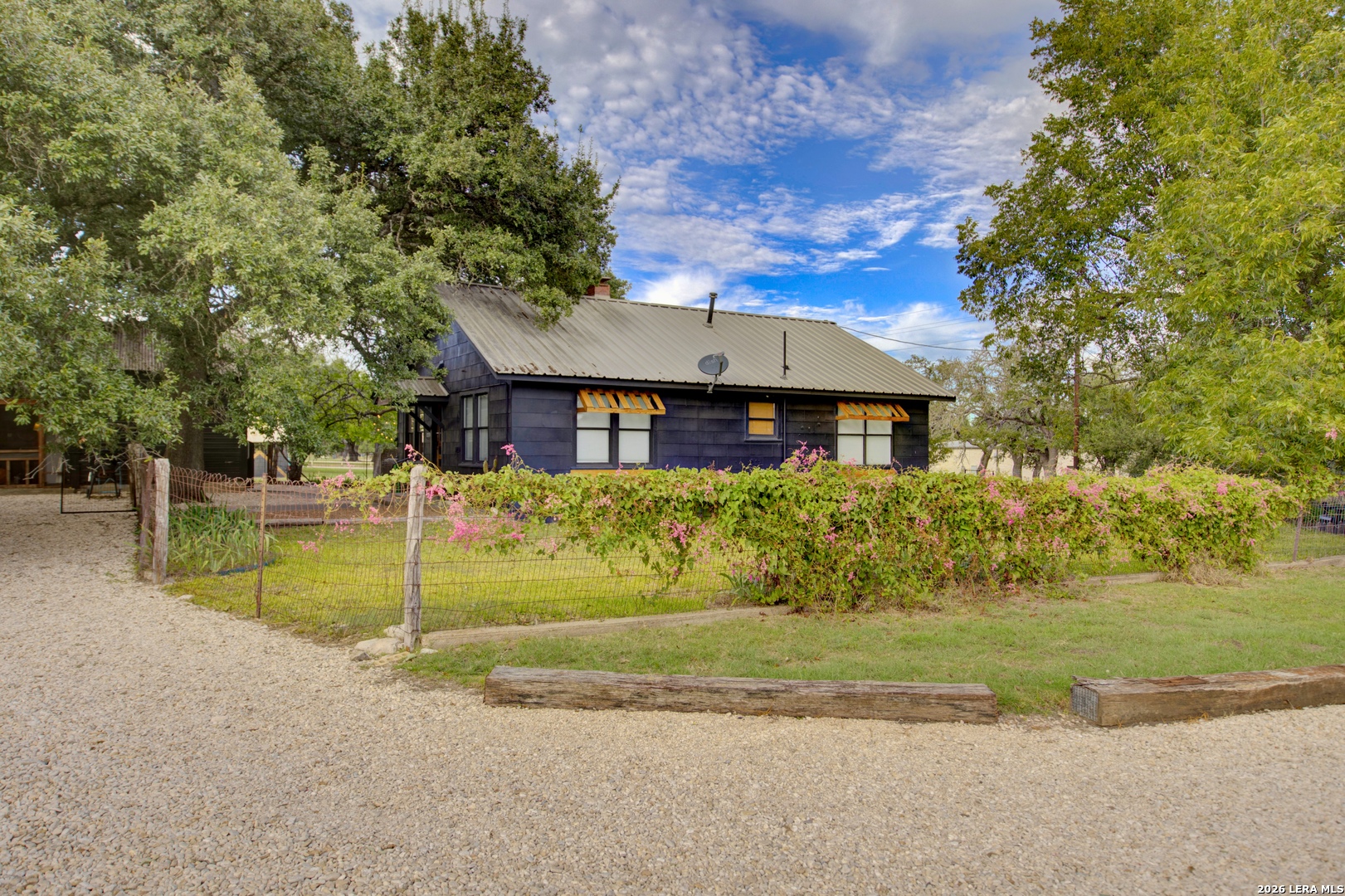 127 N PARK ST, Harper, TX 78631